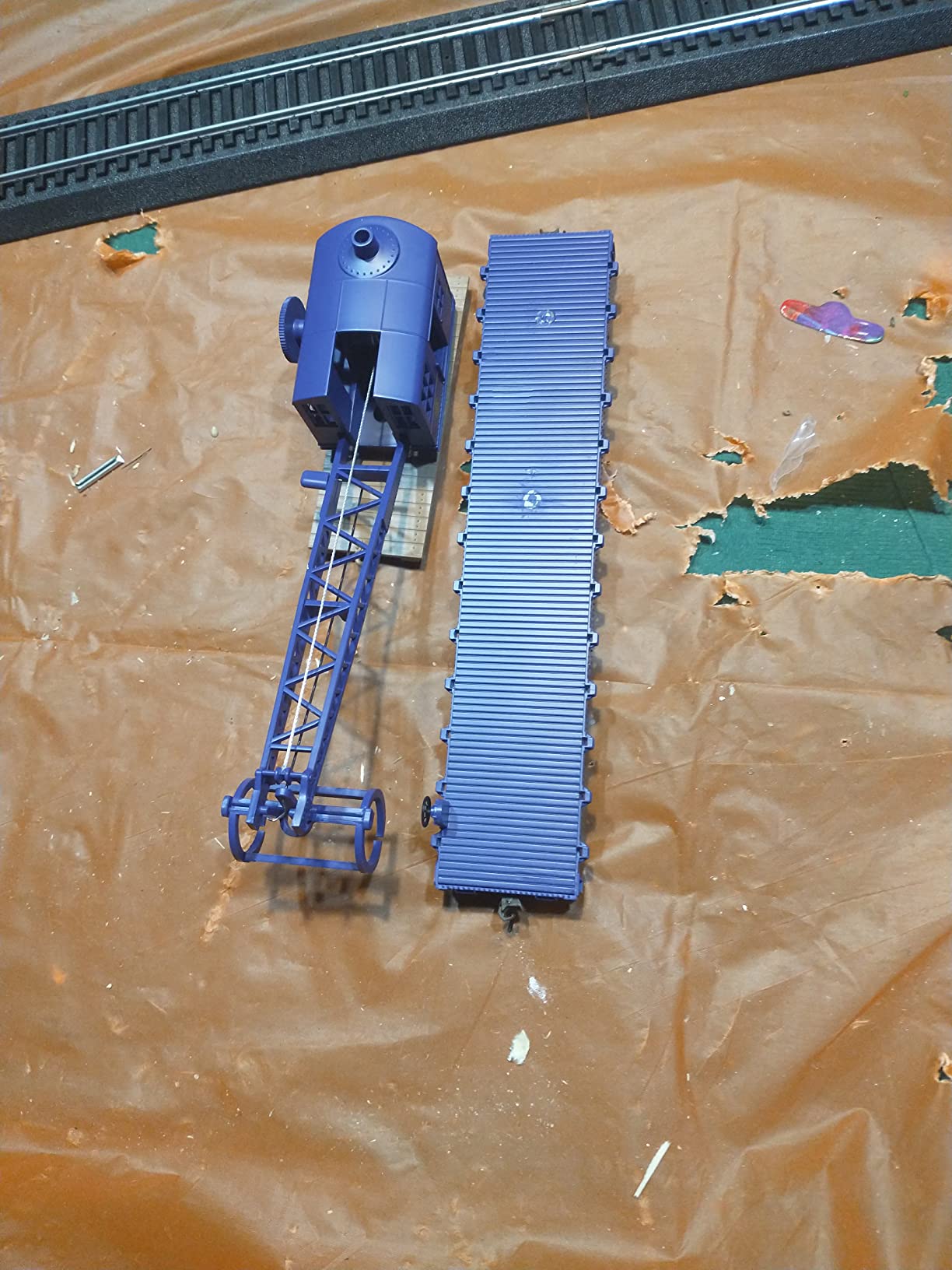 Walthers Trainline Flatcar with Logging Crane-Ready to Run-Alaska Railroad (Blue) 931-1780 HO Scale Model Railroad customer photo 2