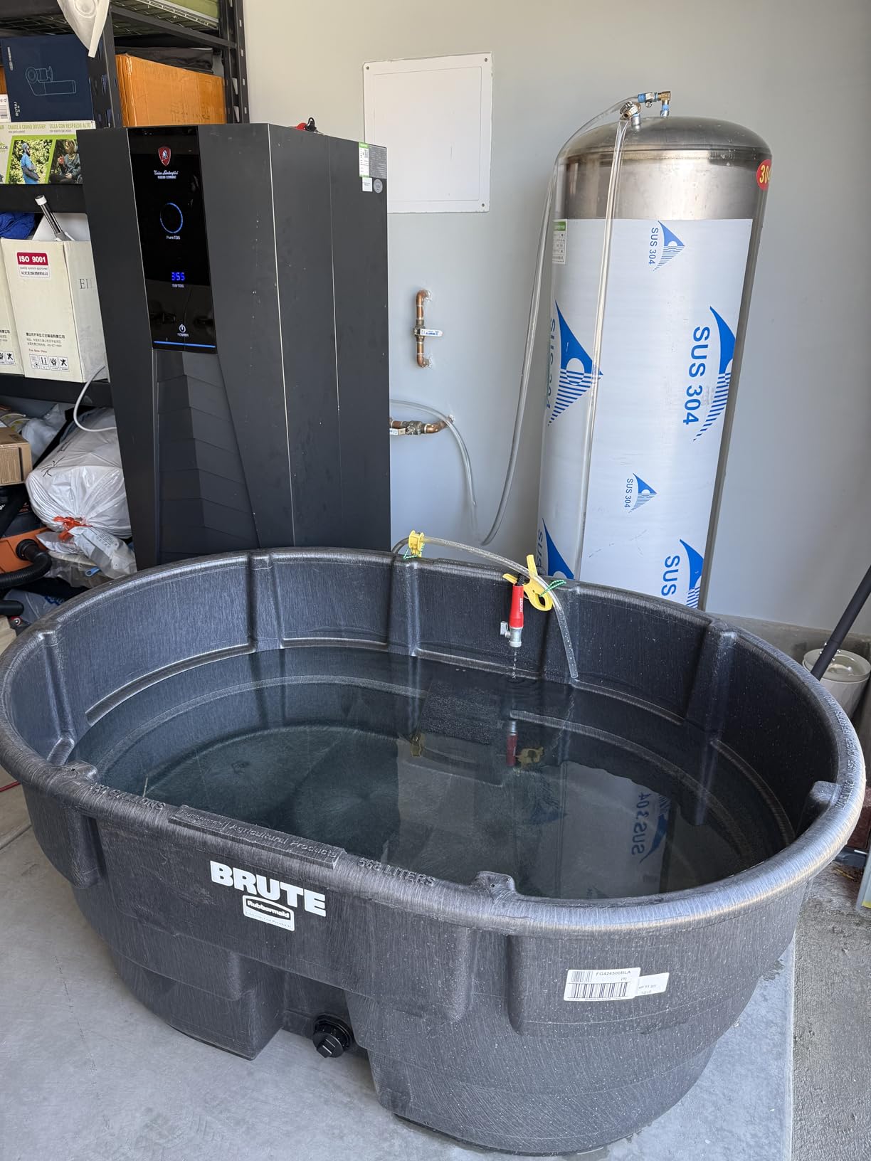 Rubbermaid Commercial Products Stock Tank 100-Gallons Structural Foam Heavy Duty Container for Livestock/Animal/Cattle Feed & Water Outdoor Homemade Pool/Hot Tub/Bathtub & Pet Cleaning/Dog Wash customer photo 1