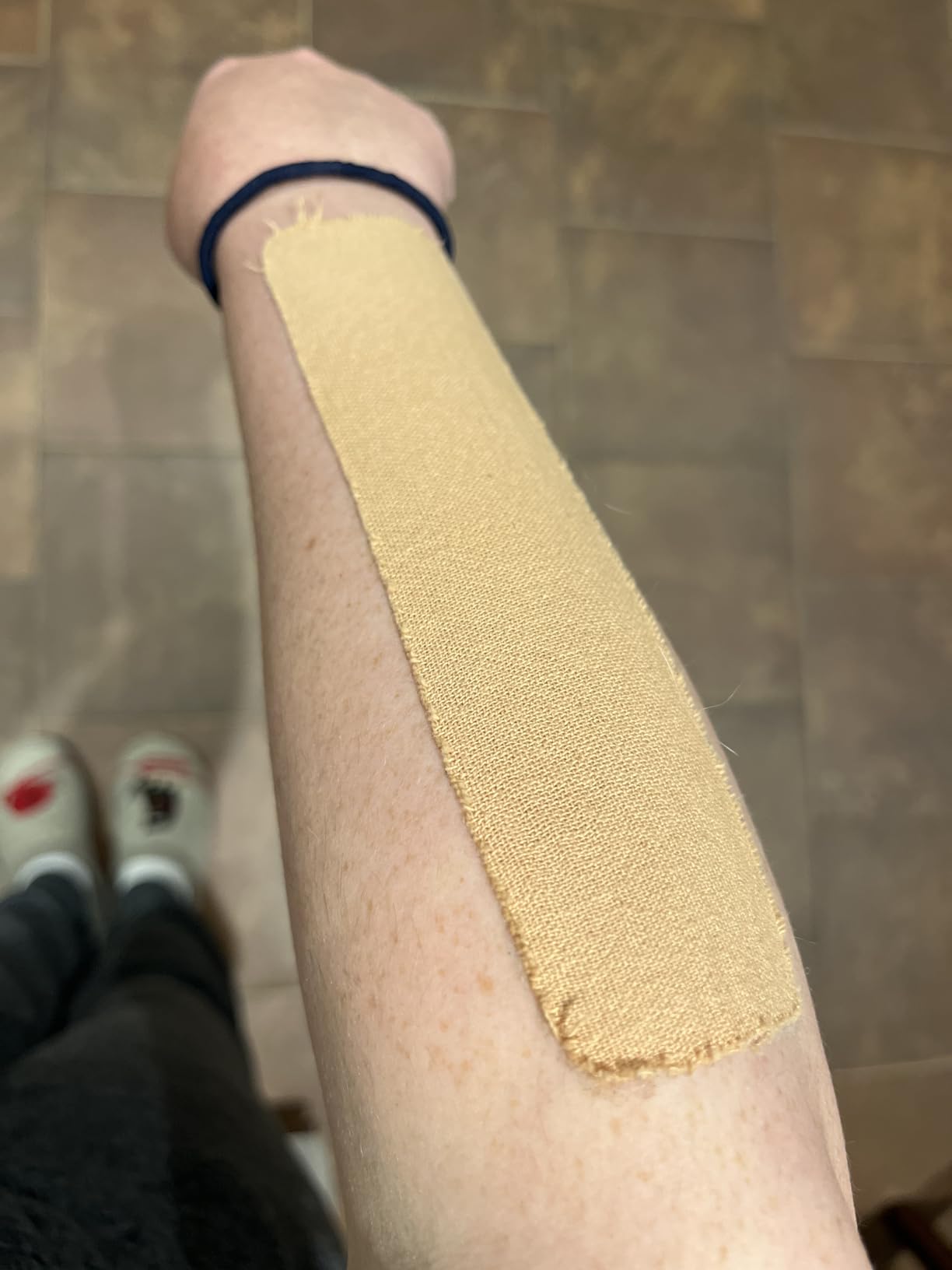Kinesio Taping - Elastic Therapeutic Athletic Tape Tex Gold FP - Beige - 2 in. x 16.4 ft customer photo 2