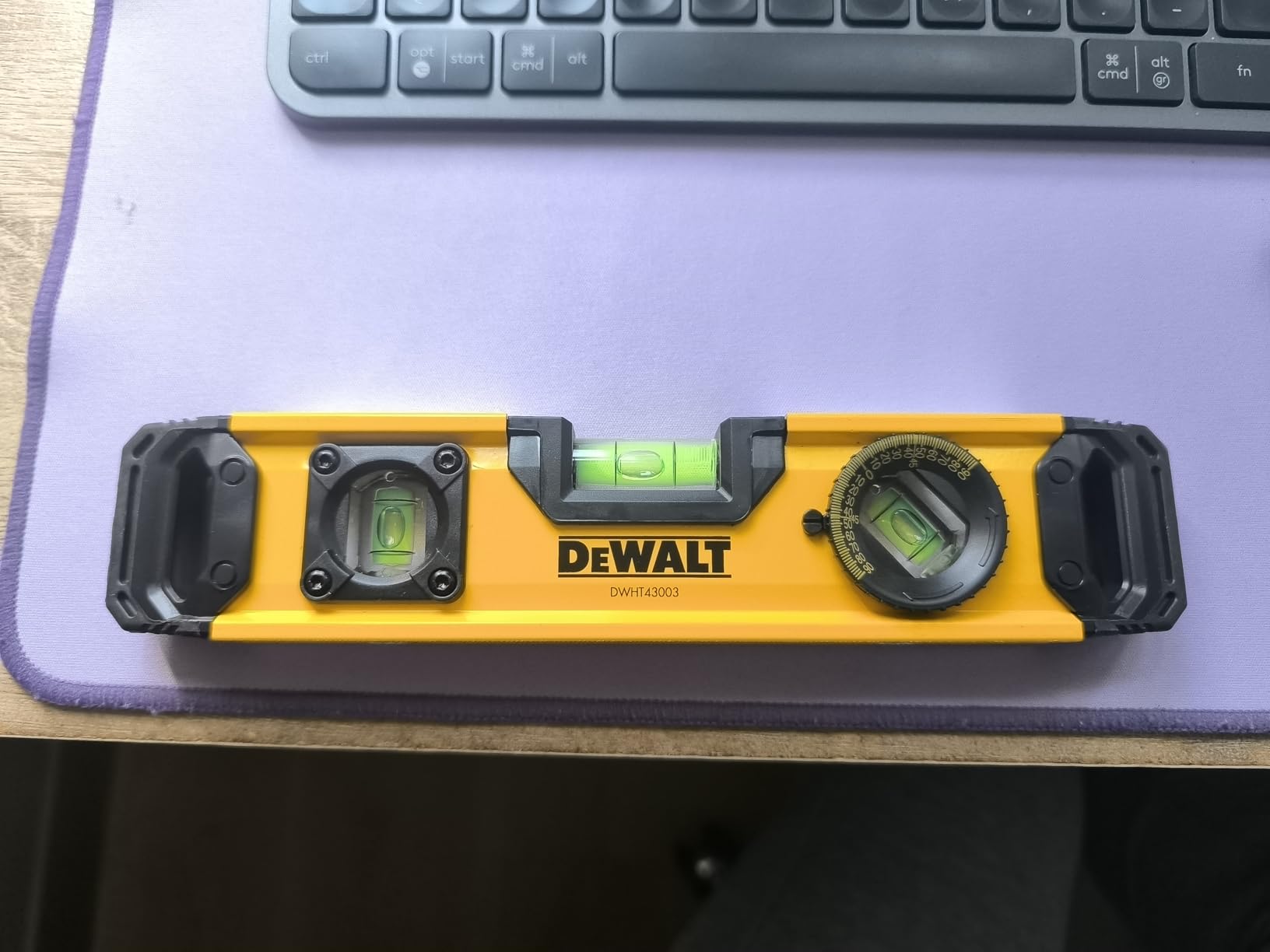 DEWALT DWHT43003 Torpedo Level, 9.7 in L, 3-Vial, Magnetic, Aluminum, Black/Yellow customer photo 1