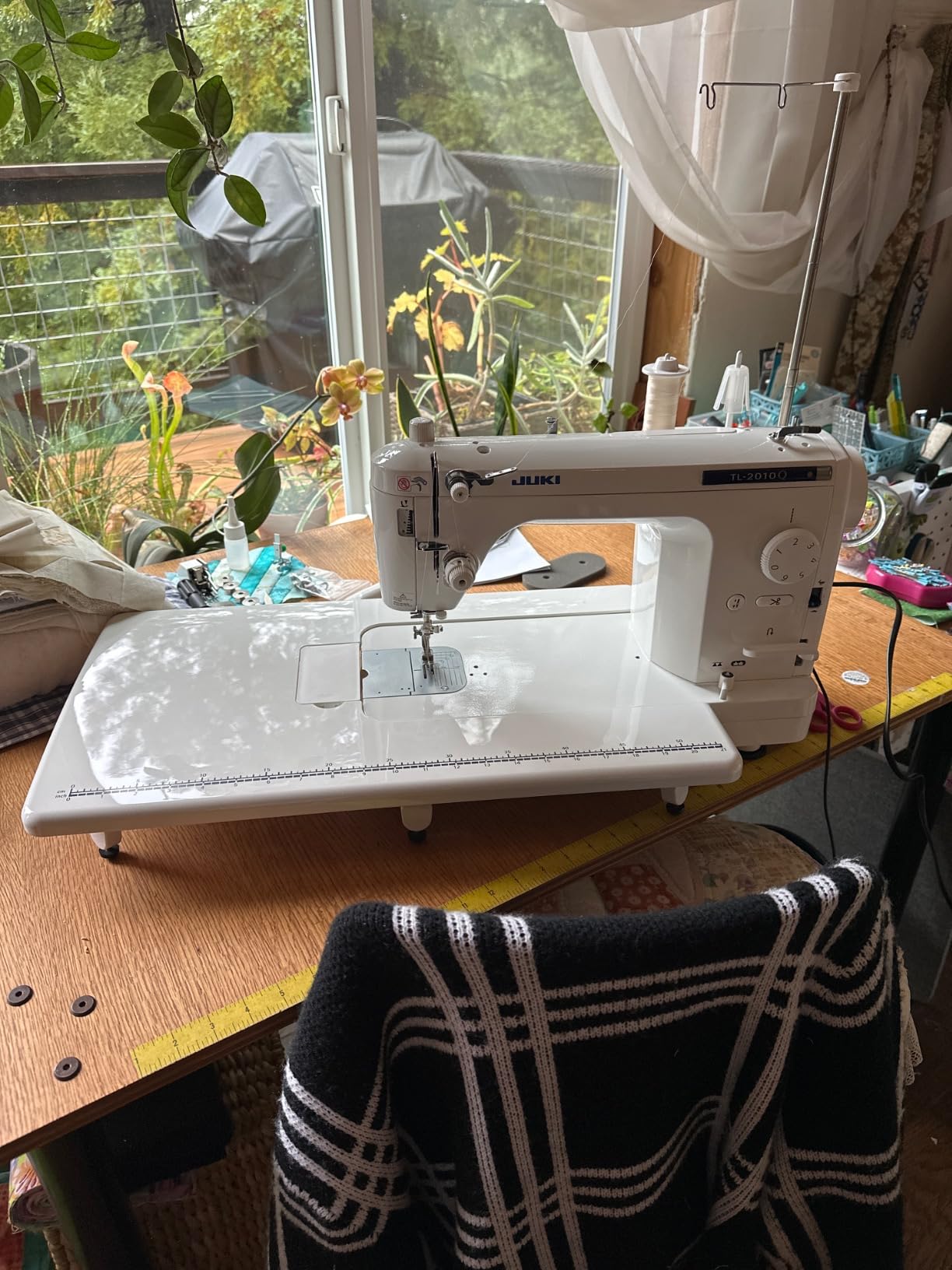 Juki TL-2010Q 1-Needle, Lockstitch, Portable Sewing Machine with Automatic Thread Trimmer for Quilting, Tailoring, Apparel and Home Decor customer photo 2