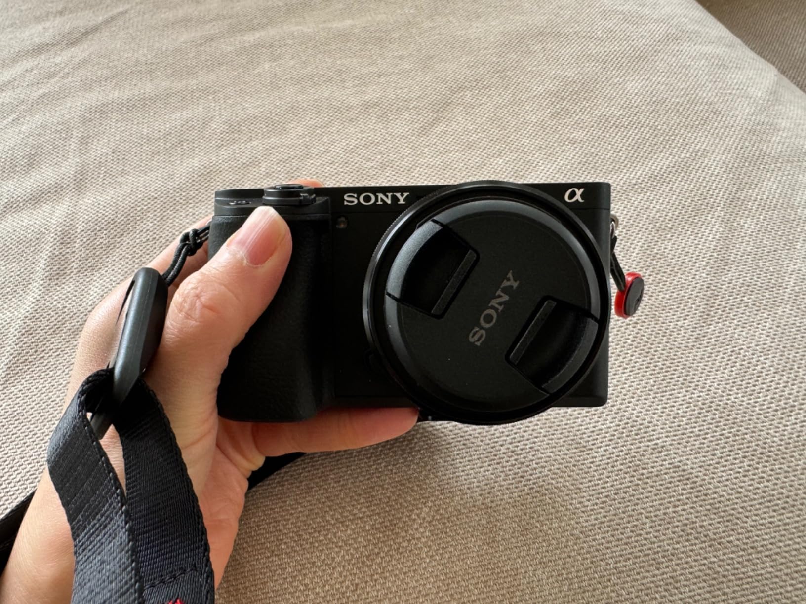 Sony SEL-20F28 E-Mount 20mm F2.8 Prime Lens customer photo 2