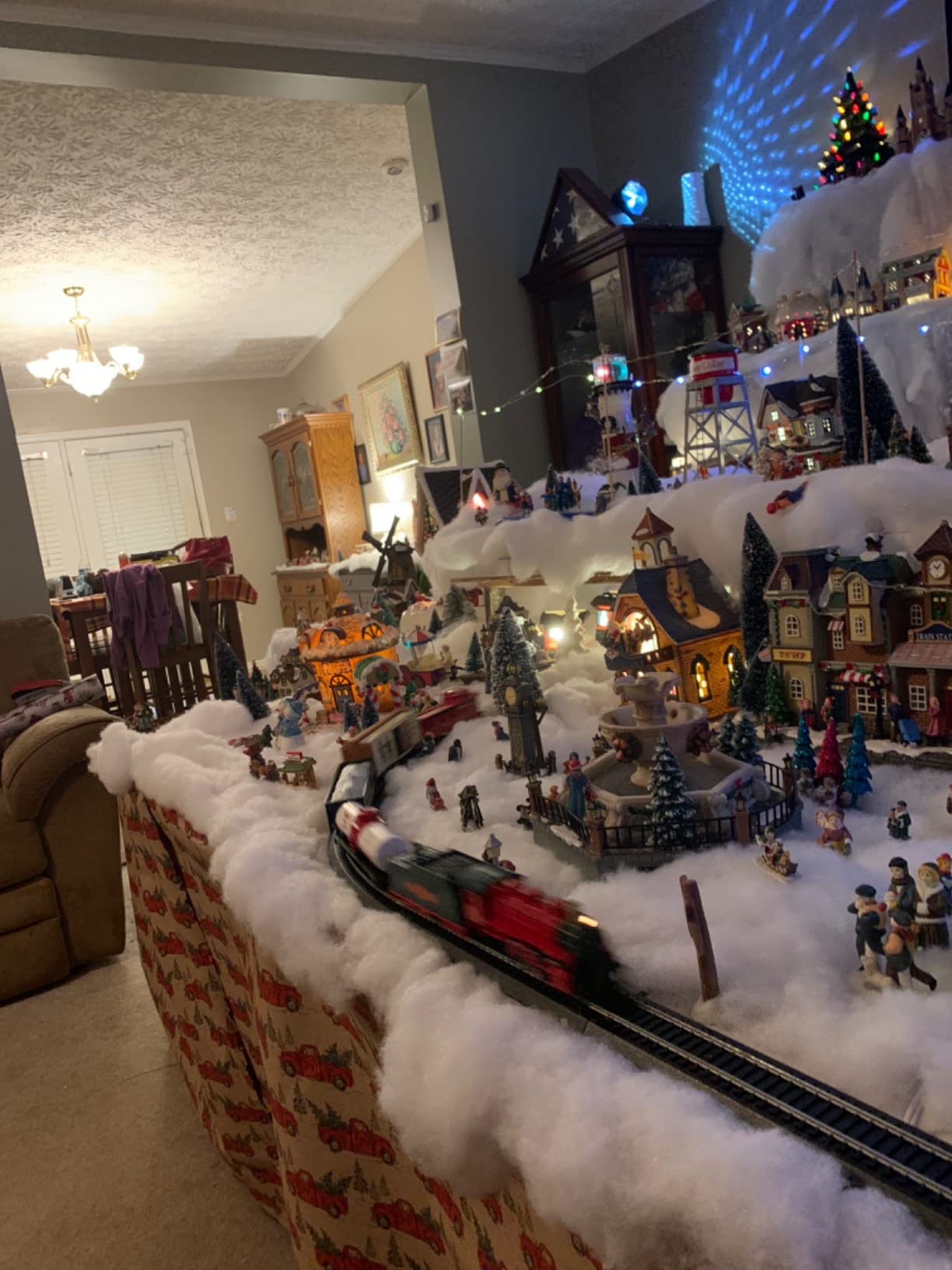 Bachmann Trains Jingle Bell Express Ready to Run Electric Train St HO Scale customer photo 2