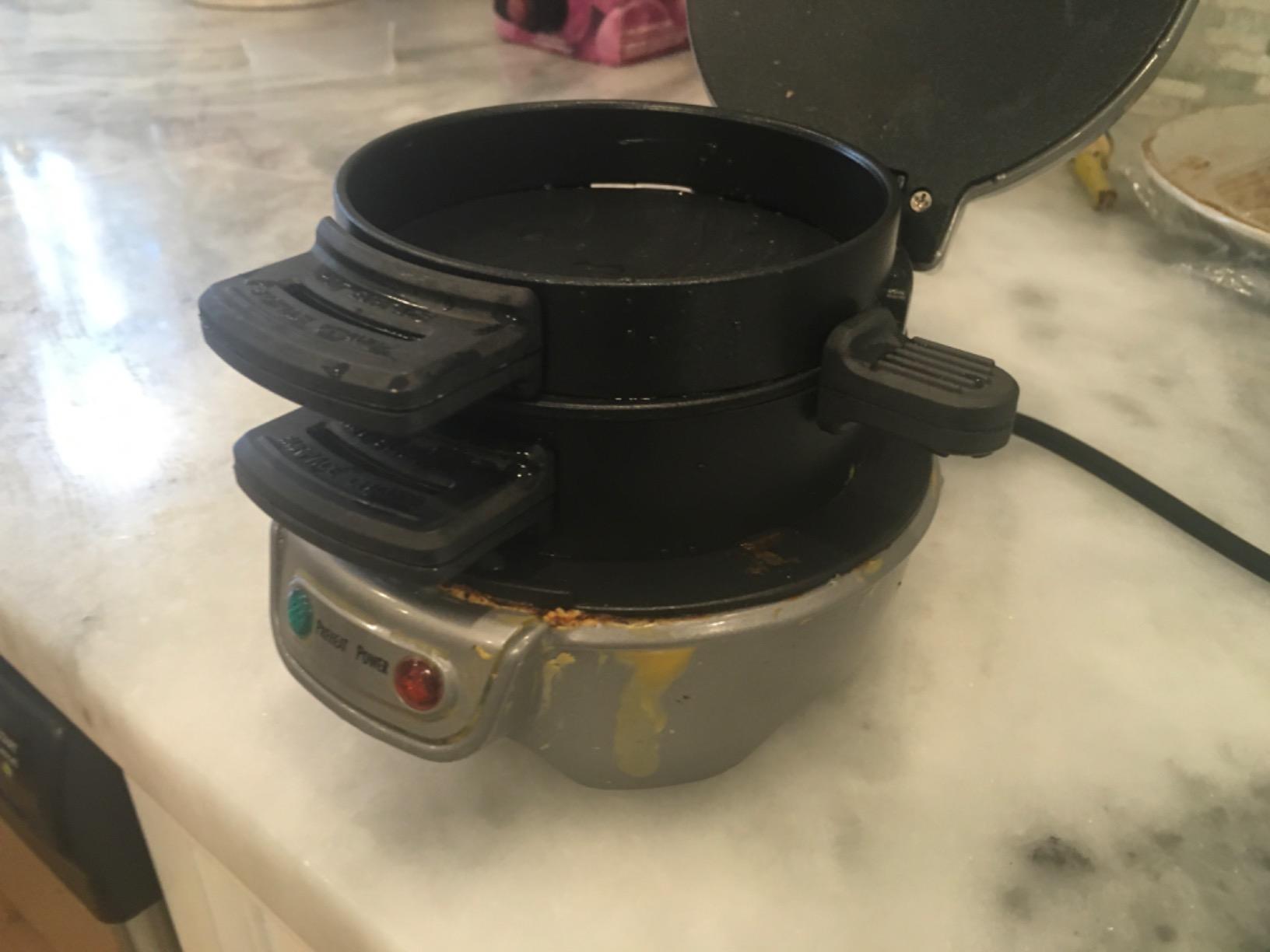 Hamilton Beach Breakfast Sandwich Maker with Egg Cooker Ring | Perfect for English Muffins, Croissants, Mini Waffles | Customizable & Fast | PFAS-Free | Black | 25477MN customer photo 1