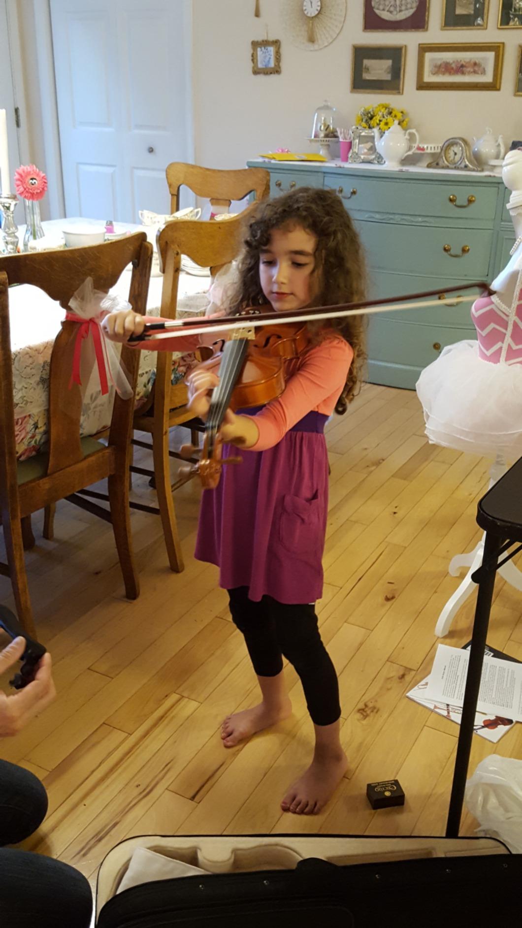 Cecilio Solidwood Violin with 2 Brazilwood Bows, Rosin, Tuner, Shoulder Rest & Lesson Book - Ideal for Beginners, Size 3/4 customer photo 2