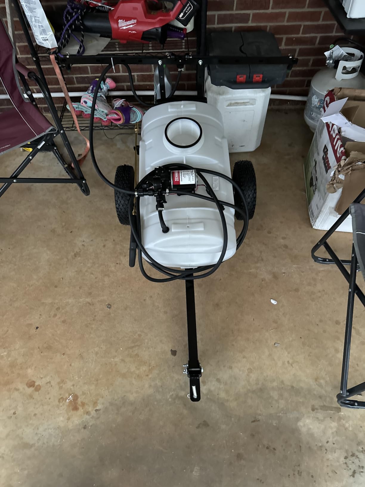 CHAPIN International Inc. 97600 15-Gallon, 12-Volt EZ Tow Dripless Fertilizer, Herbicide and Pesticide Sprayer, 15-Gallon customer photo 2