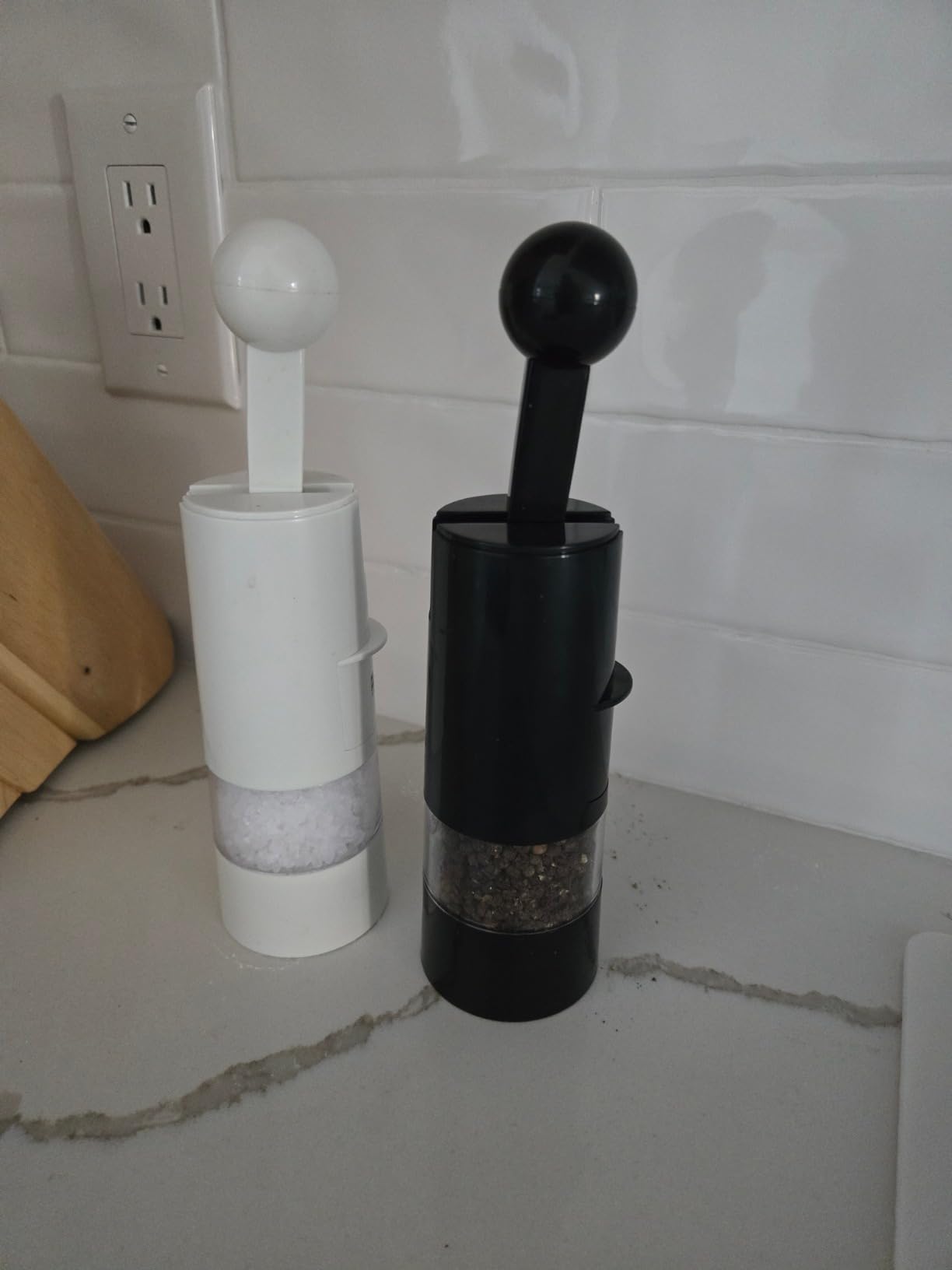 Kuhn Rikon Adjustable Ratchet Grinder with Ceramic Mechanism for Salt, Pepper and Spices, 8.5 x 2.25 inches, Black customer photo 2