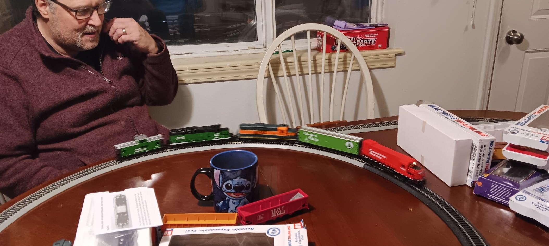 Walthers Trainline EMD GP9M-Standard DC-Burlington Northern #1709 (Green, White) 931-101 HO Scale Model Railroad - Locomotive Model customer photo 2