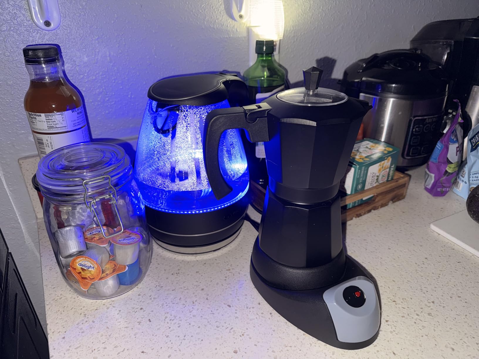OVENTE 1.5L Glass Electric Kettle Water Boiler, White KG83W - 1100W Fast Boiling, Borosilicate Glass, BPA-Free, Blue LED, Auto Shut-Off, Boil-Dry Protection, Removable Filter, 360° Base customer photo 2