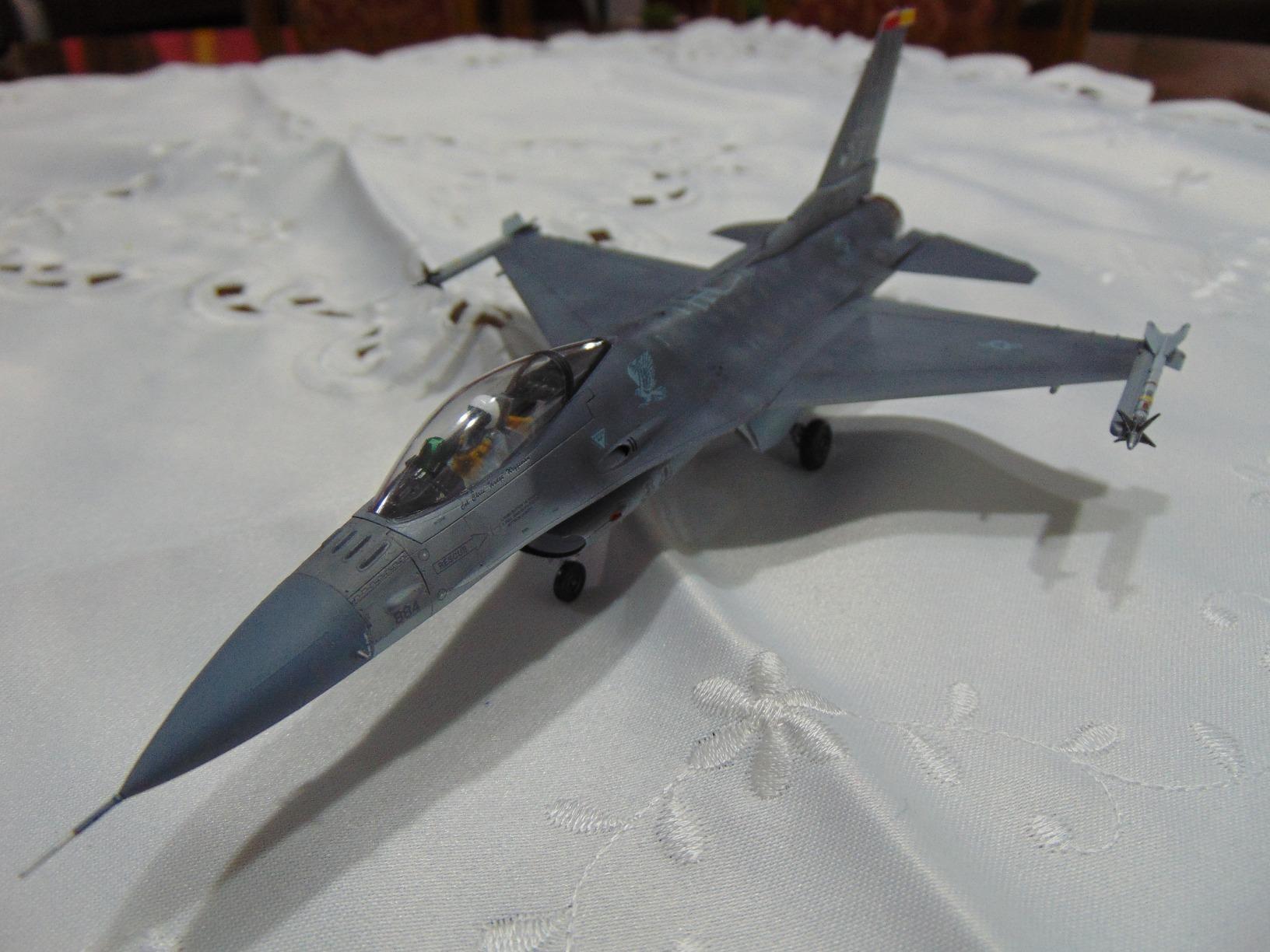 Tamiya 60786 1/72 F-16 Cj Fighting Falcon Plastic Model Airplane Kit customer photo 1