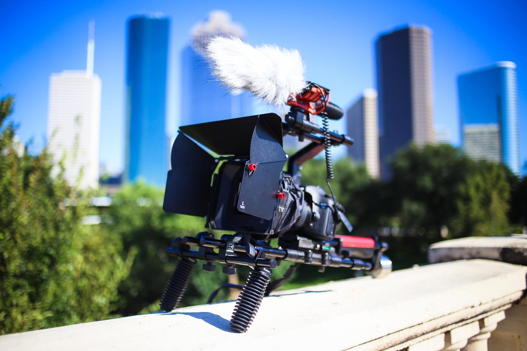FILMCITY FC-02 Shoulder Rig Kit with Matte Box & Cage for DSLR Cameras | 9-6