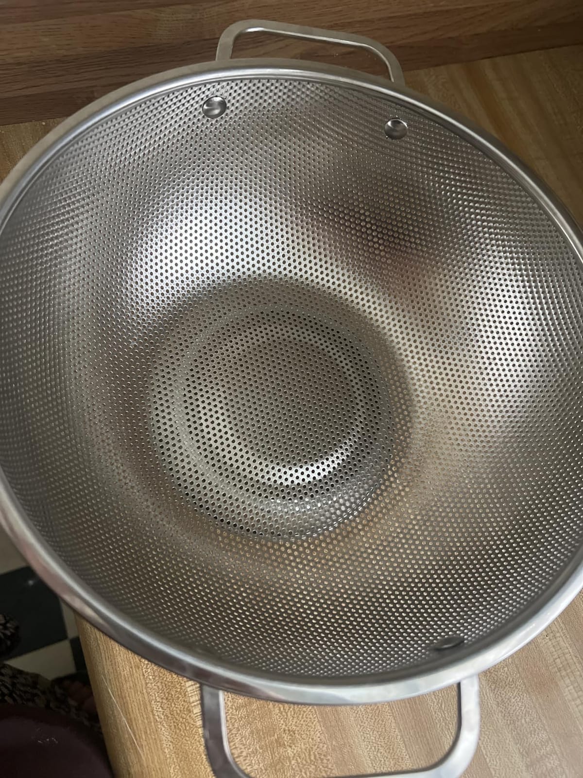 Bellemain Stainless Steel Colander for Kitchen, 5 Qt Pasta & Rice Strainer | Durable Highest Grade Premium Steel, Dishwasher Safe and Odor resistant Food Strainer, Lightweight Looped Handles customer photo 1