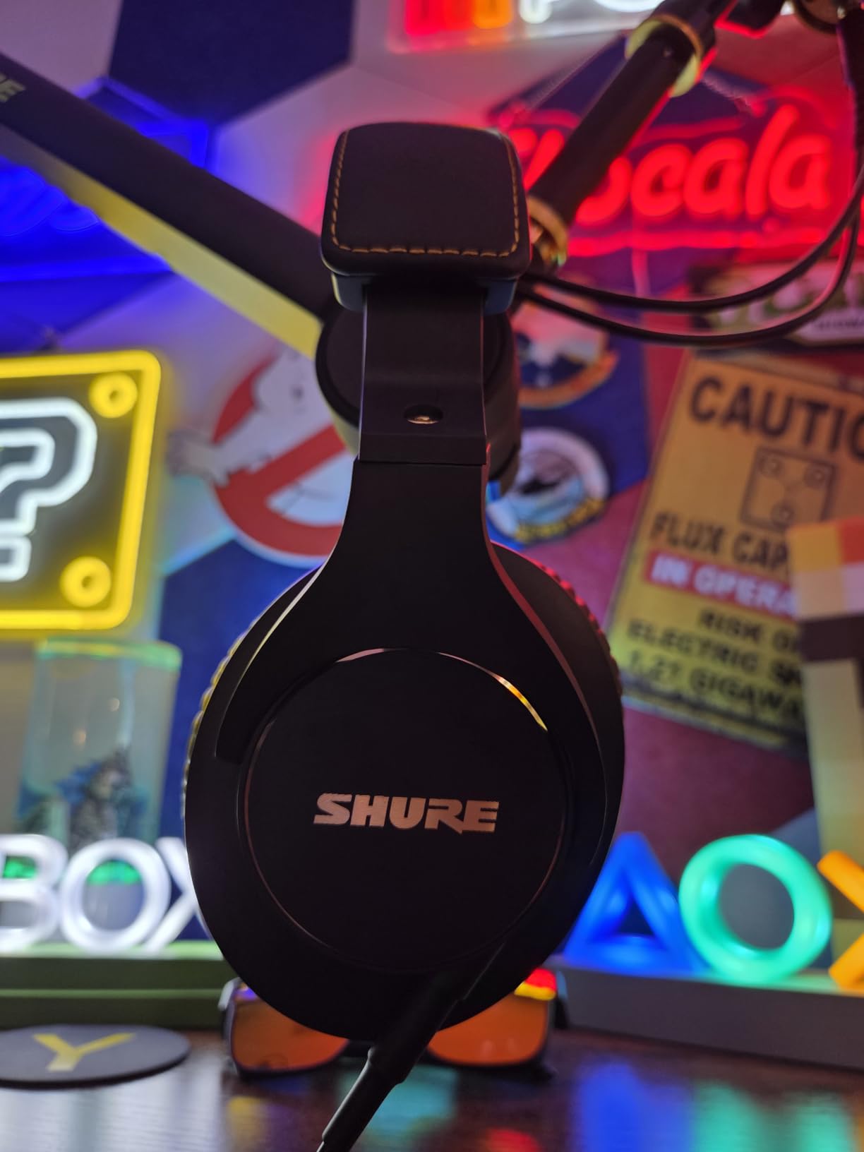 Shure SRH840A Over-Ear Wired Studio Monitoring Headphones | Closed-back customer photo 1
