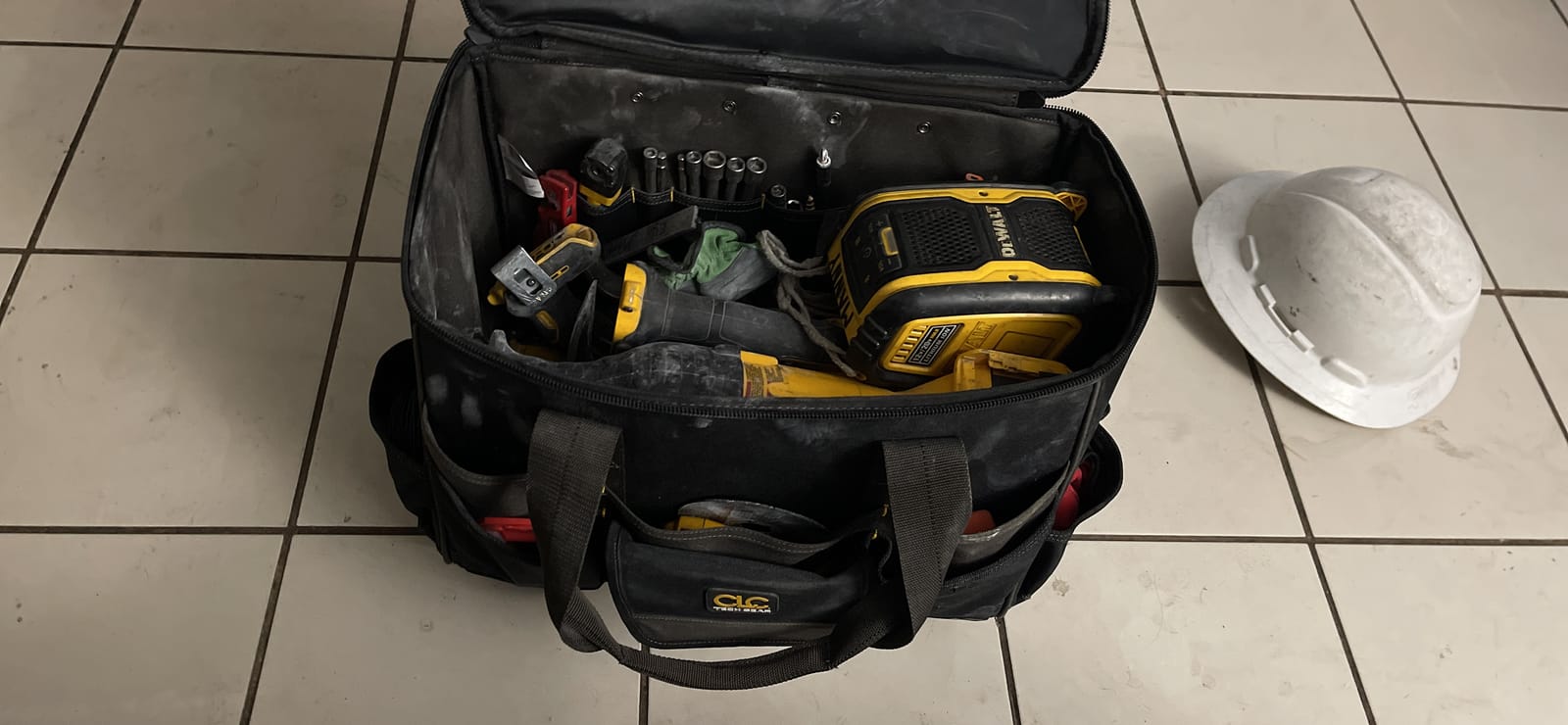 Custom Leathercraft CLC L258 TechGear Roller Tool Bag with Lighted Handle, 17 Inch customer photo 2