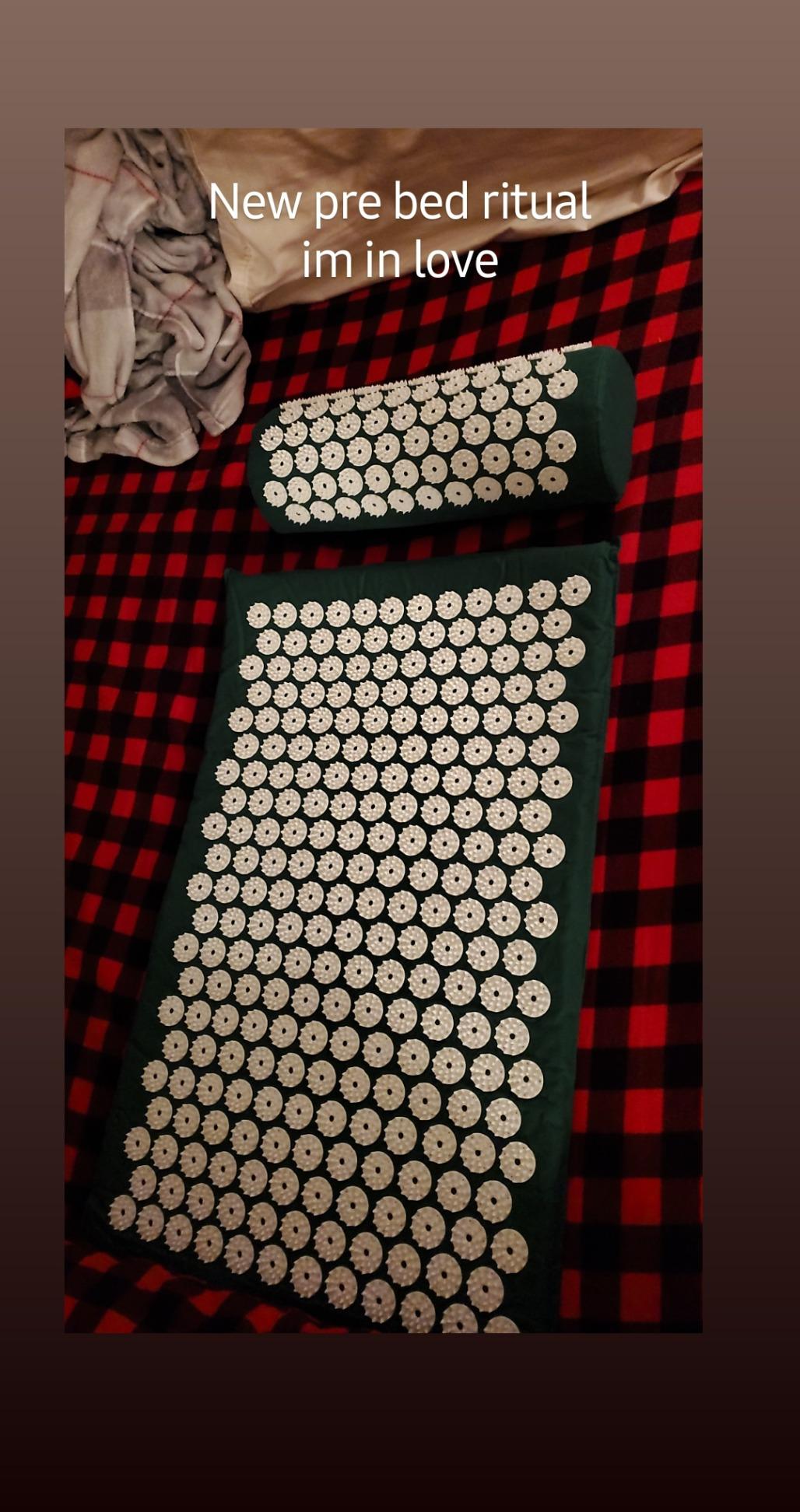 Sivan Acupressure Mat & Pillow Set for Back & Neck (Large, Black/White) | Grounding for stress and pain, acupuncture-point massage, muscle relaxation, sciatica and meditation; includes carry bag. customer photo 1