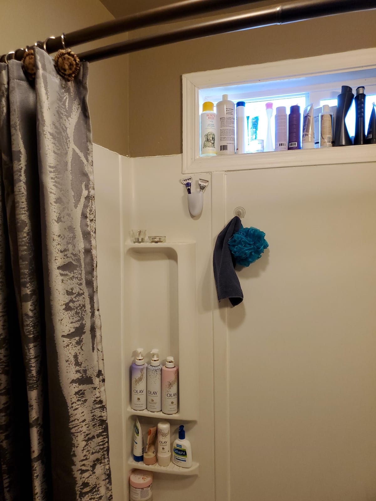 Command Bath Razor Holder, Clear Frosted, 1-Holder, 1- Water-Resistant Strip, Organize Damage-Free customer photo 1