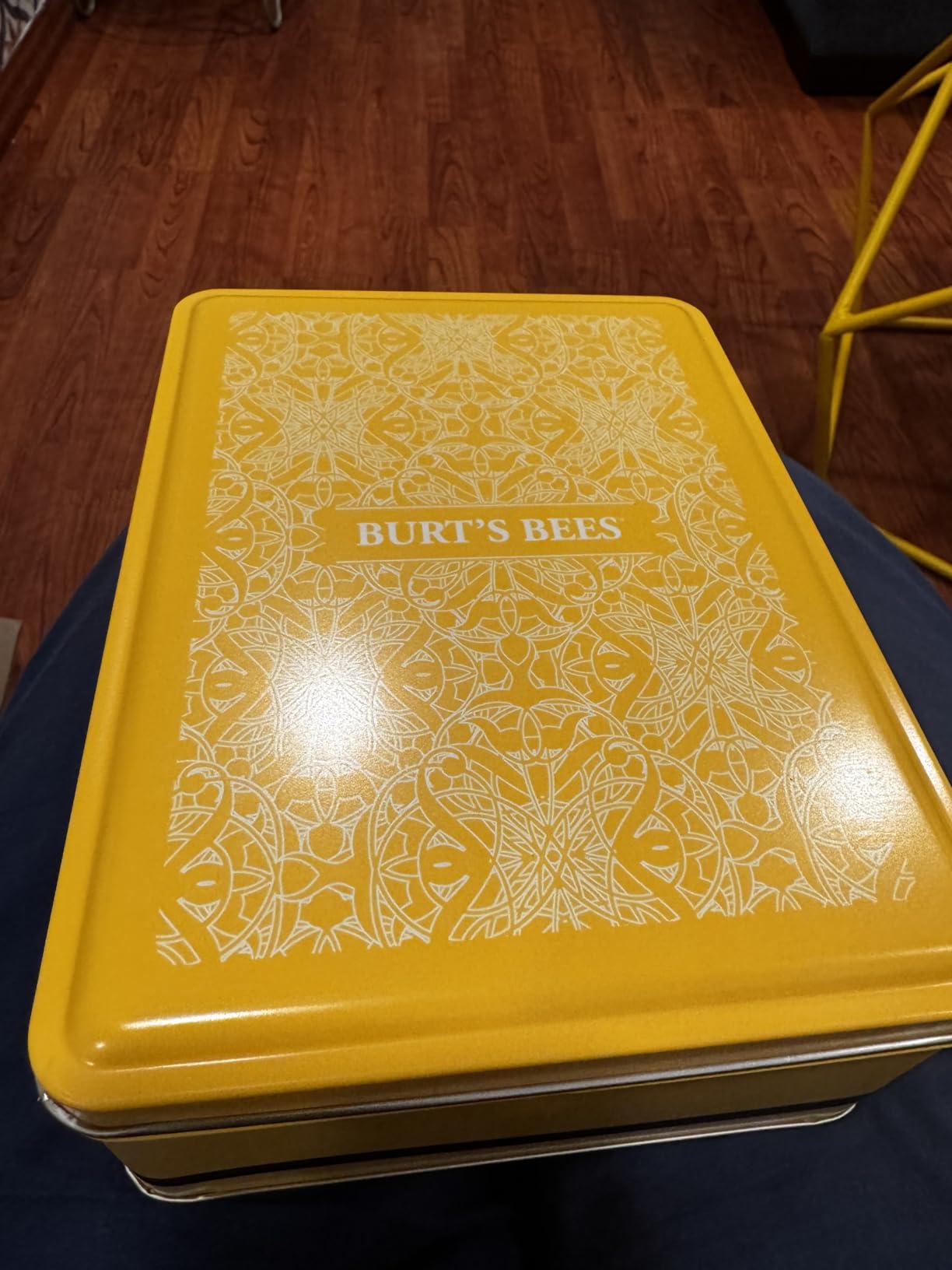 Burt's Bees Classics Gift Set, 6 Products in Giftable Tin | Cuticle Cream, Hand Salve, Lip Balm, Res-Q Ointment, Hand Repair and Foot Cream, Skin Care Essentials customer photo 1