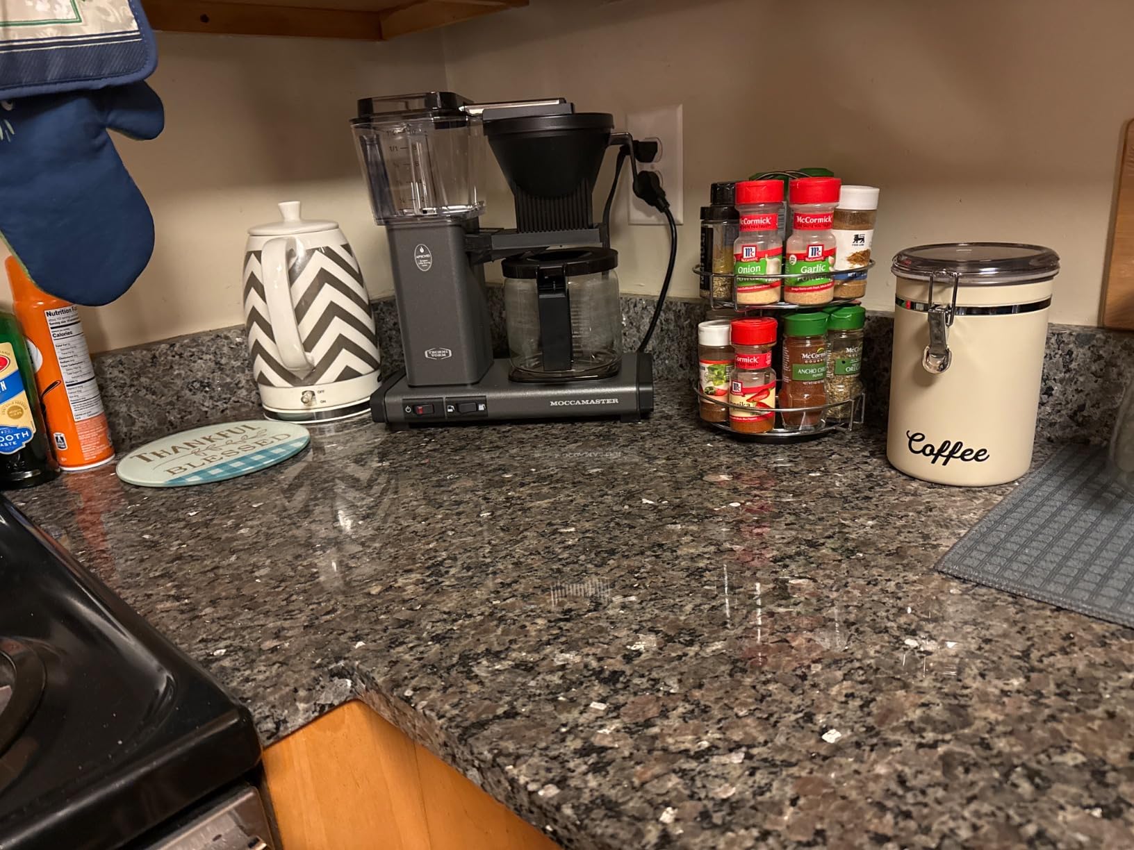 Oggi Stainless Steel Coffee Canister 62 fl oz, Airtight Clamp Lid, Clear See-Thru Top customer photo 2