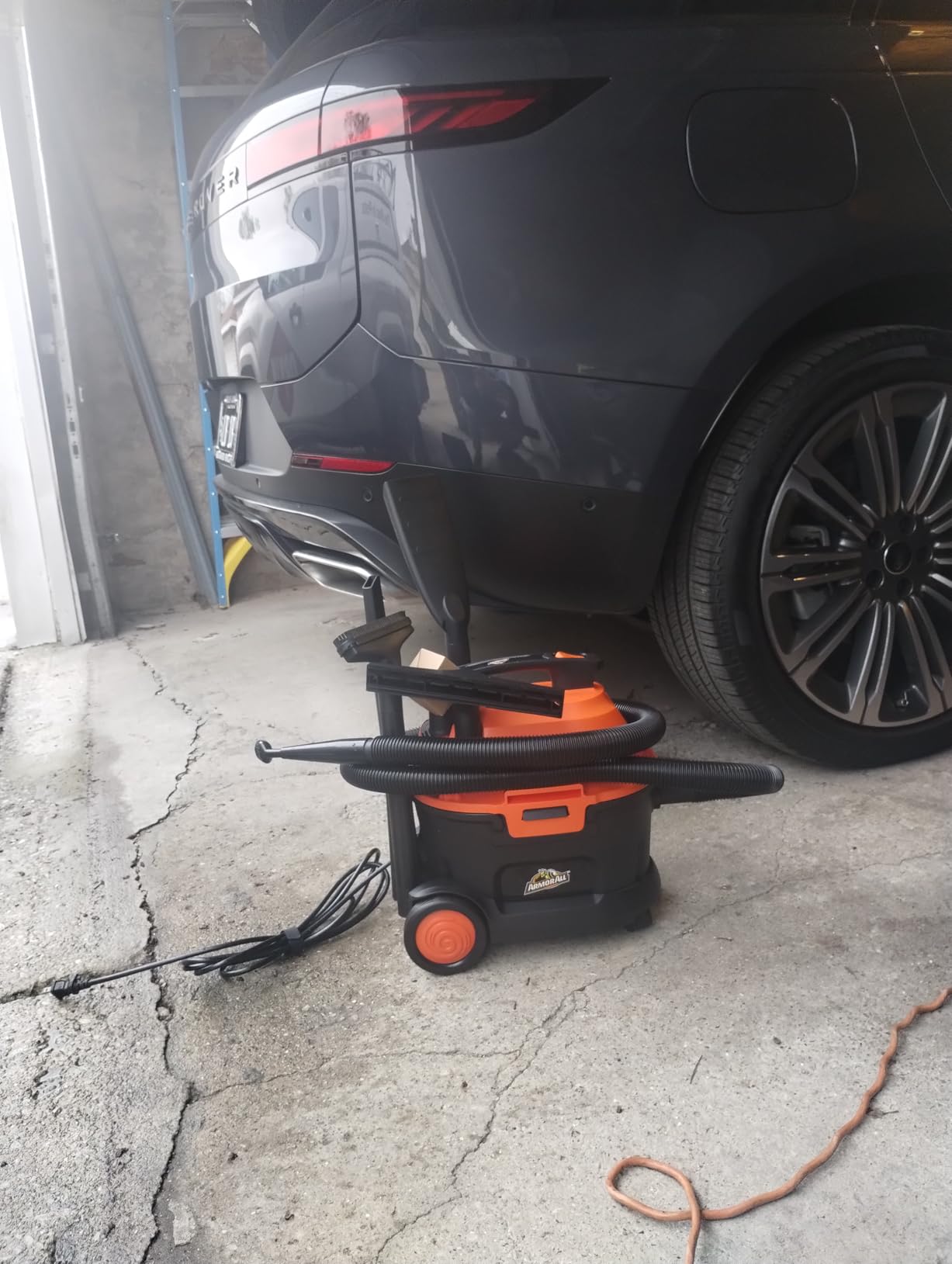 Armor All AA255W 2.5 Gal 2 Peak HP Wet/Dry Utility Vac Orange/Black customer photo 2