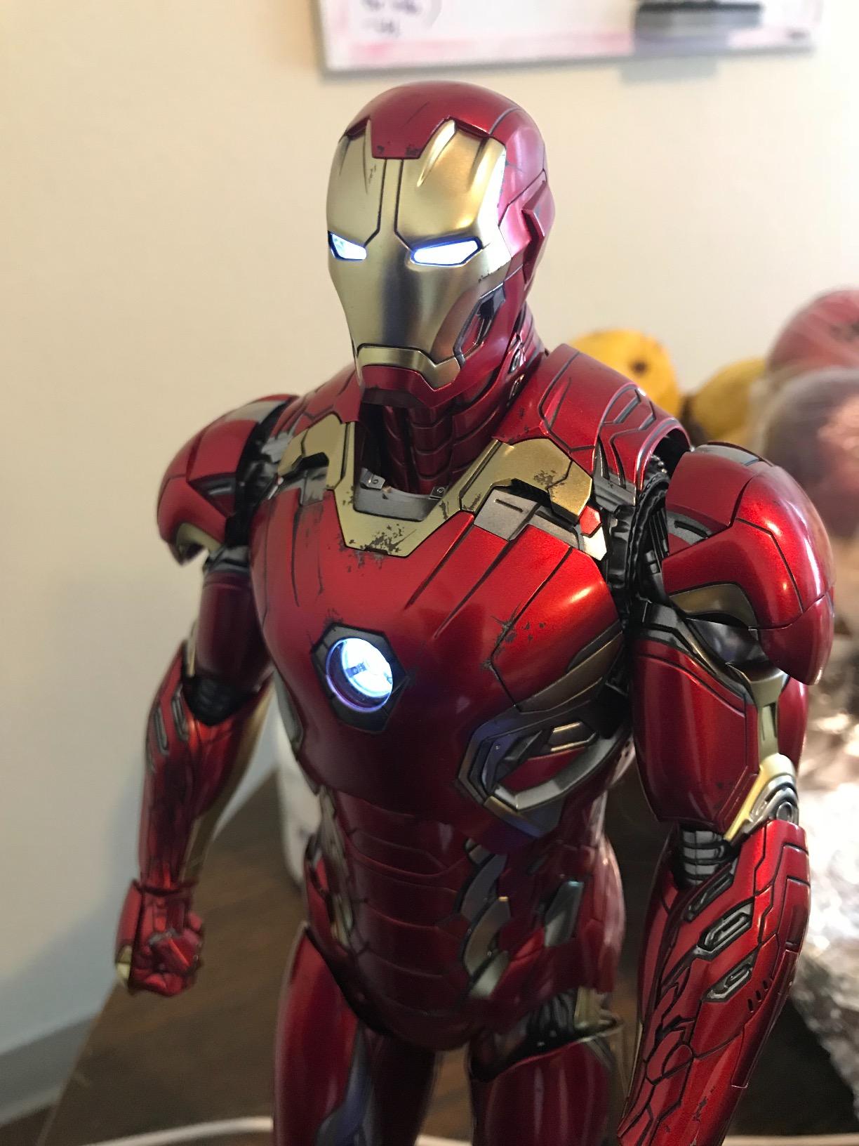 Iron Man Mark 45 Avengers Age of Ultron Diecast Hot Toys 1/6 Scale Figure customer photo 1