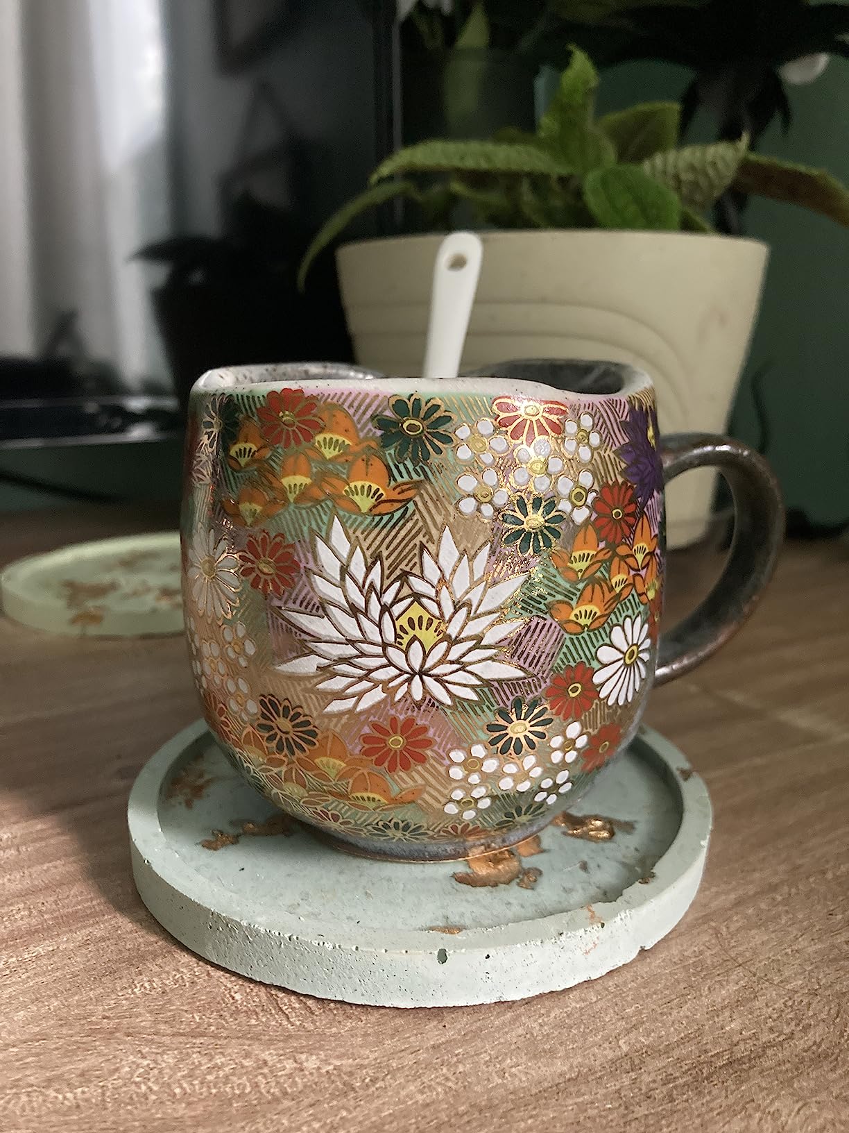 Kutani Porcelain Yaki(ware) Coffee Mug Gold Flower (Standard version) customer photo 1