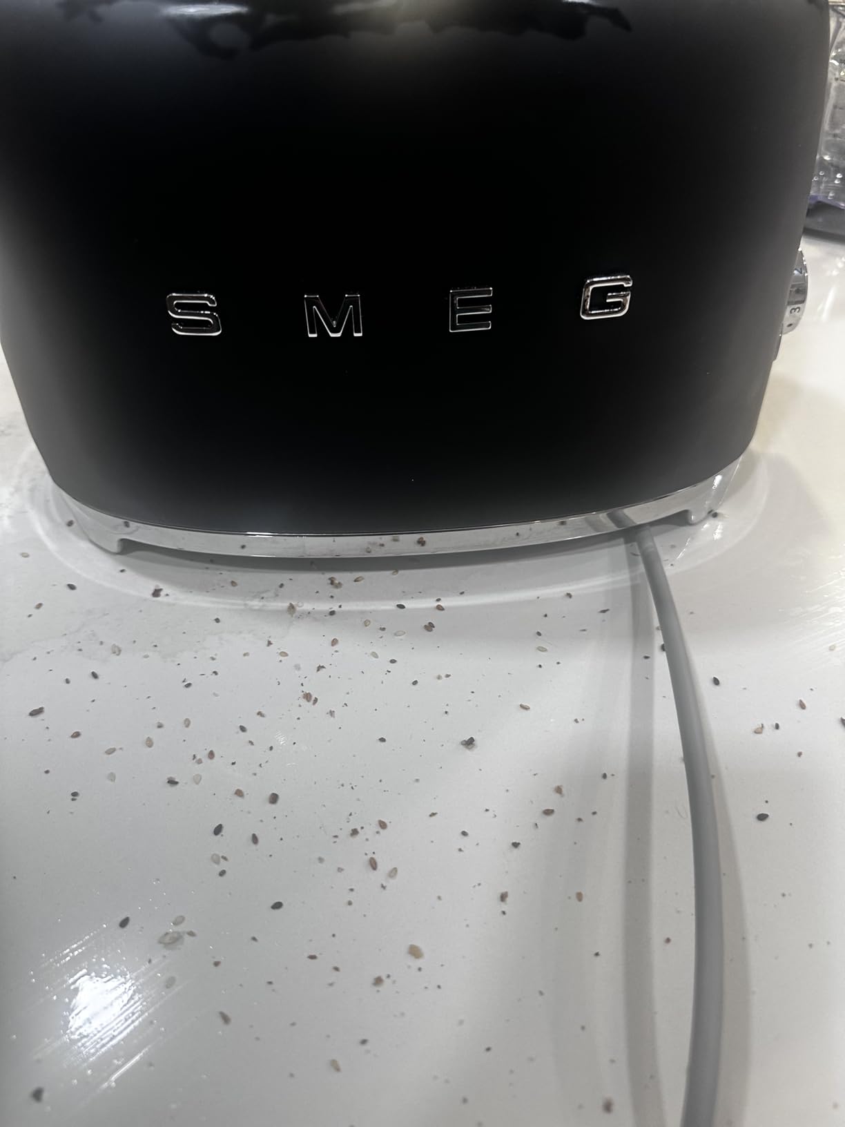 SMEG 4 Slice Toaster TSF02, Long Slot Toaster with Wide Slots for Bagels & Artisan Bread, Retro Stainless Steel, 6 Browning Levels, Defrost Reheat Bagel Functions, 1400W - Cream customer photo 1