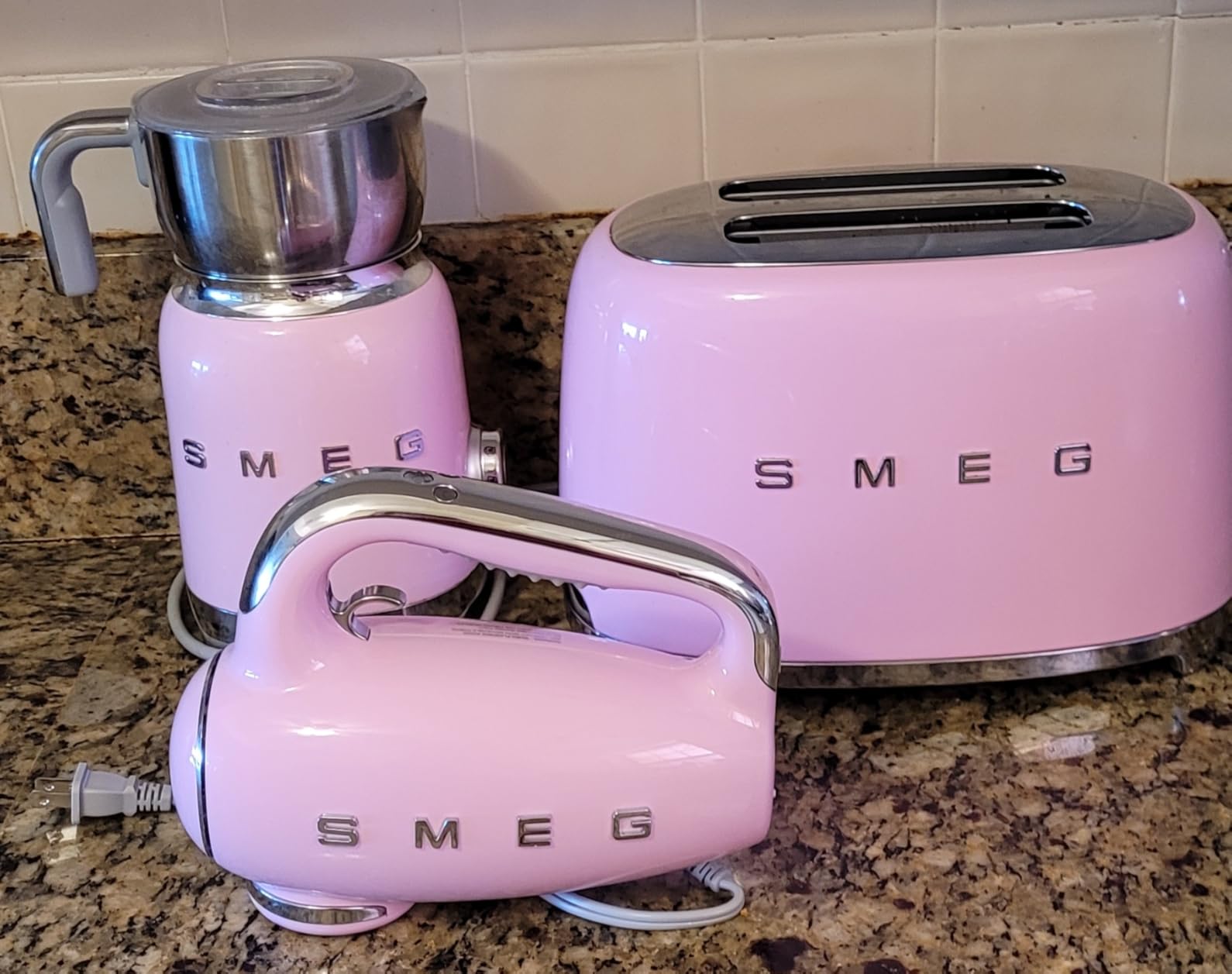 SMEG 4 Slice Toaster TSF02, Long Slot Toaster with Wide Slots for Bagels & Artisan Bread, Retro Stainless Steel, 6 Browning Levels, Defrost Reheat Bagel Functions, 1400W - Cream customer photo 2