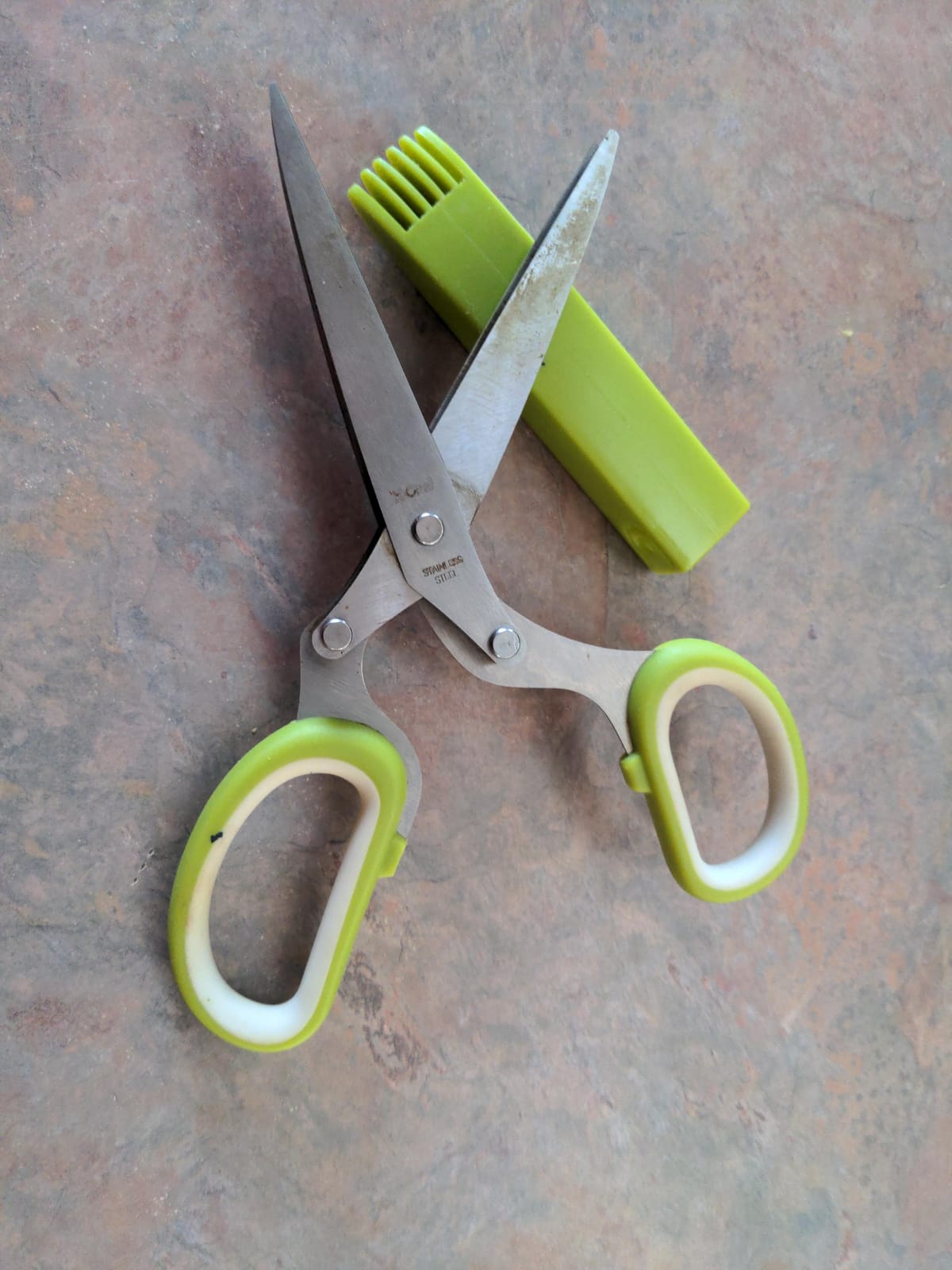 X-Chef Multipurpose 5 Blade Herb Scissors | Kitchen Herb Shears Herb Cutter with Safety Cover and Cleaning Comb for Chopping Basil Chive Parsley (Green) customer photo 1