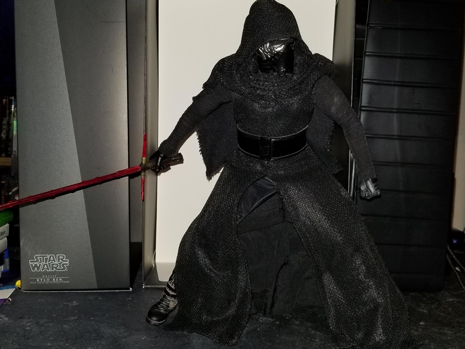 Star Wars: The Force Awakens Kylo Ren 1/6th Scale Collectible Figure | Hot Toys 902538 Movie Masterpiece 1/6 Scale Series customer photo 2