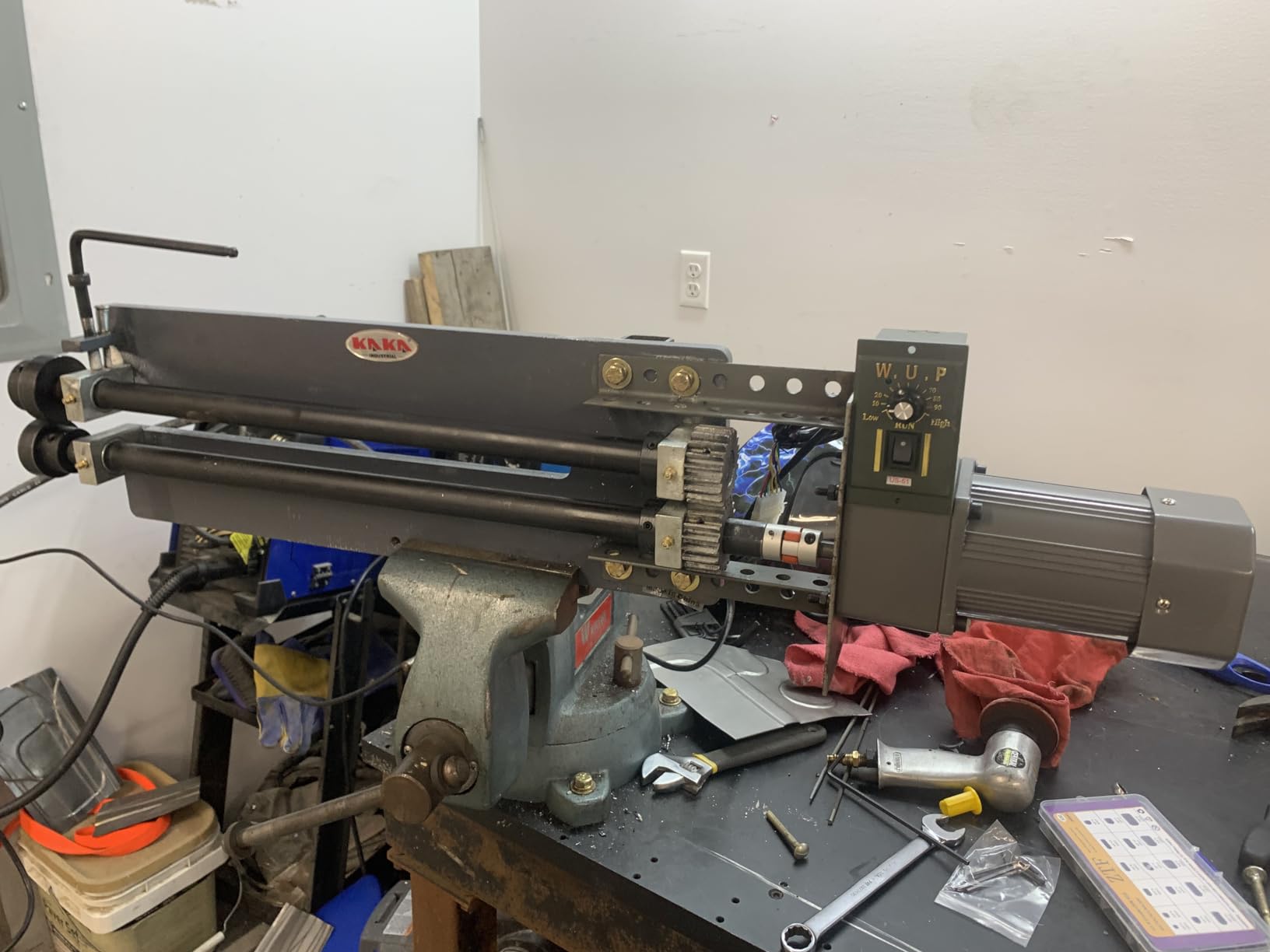KAKA INDUSTRIAL Sheet Metal Bead Roller with Dies, 12-Inch Throat Depth, 18 Ga.(0.047 Inch) Mild Steel Capacity Sheet Metal Rotary Forming,Adjustability HVAC Tools Fabrication Bead Rolling RM-12 customer photo 2