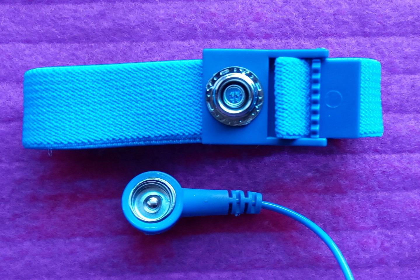 Anti Static Wrist Straps - 3 Pack - Reusable Anti-Static Wrist Straps Equipped with Grounding Wire and Alligator Clip - Enables You to Ground Yourself(2x Black + 1x Blue) customer photo 2