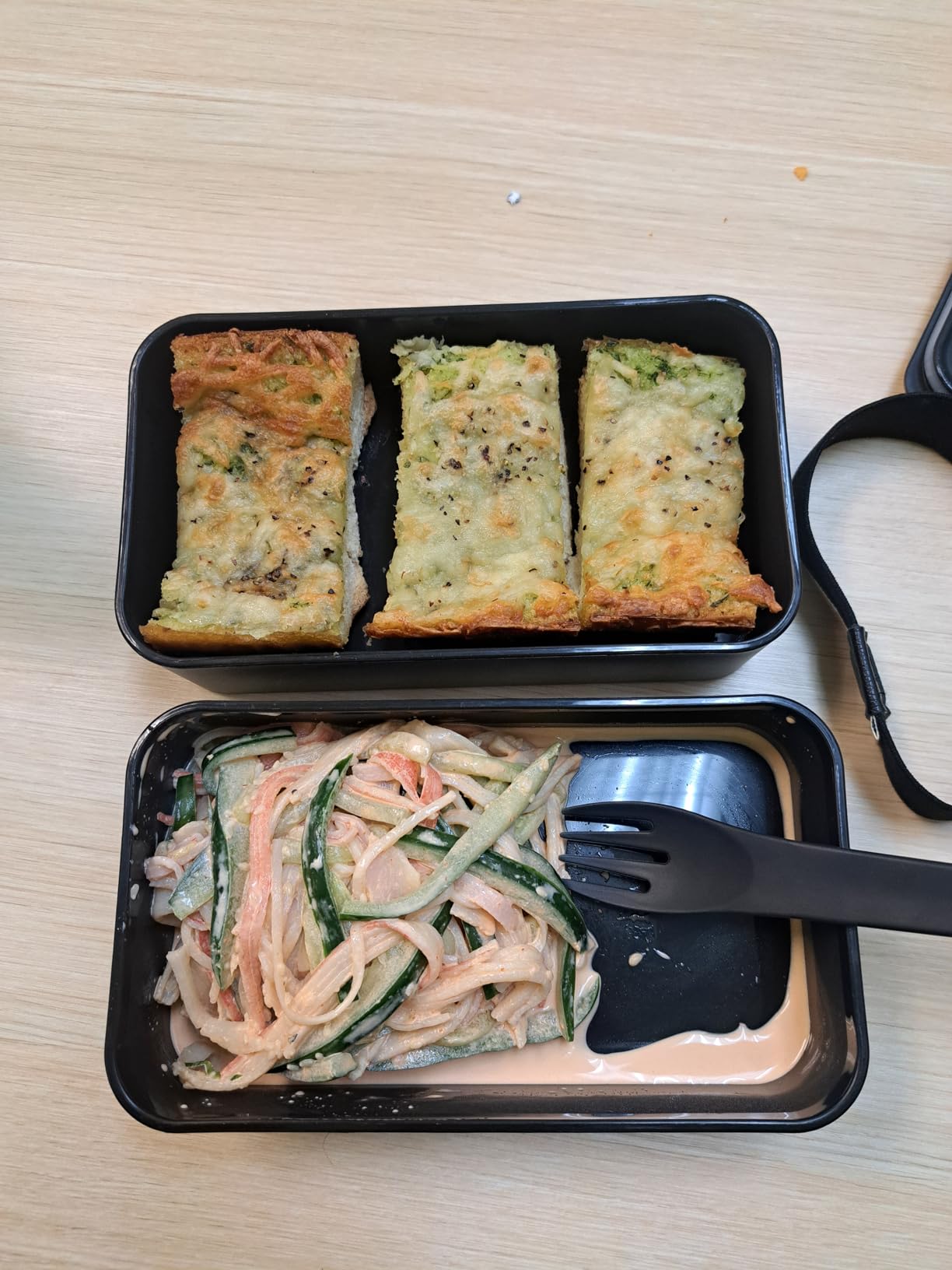 Bentoheaven Bento Box Adult, Stackable Lunch Box, 40 oz, Symph Onyx customer photo 2