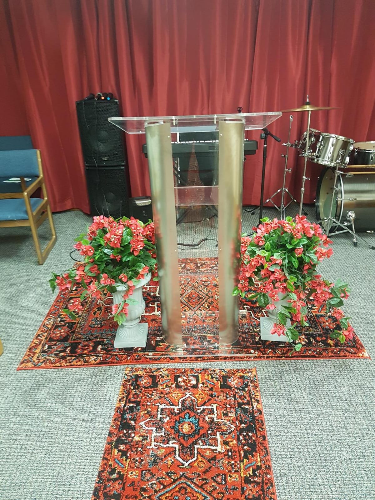 FixtureDisplays Clear Acrylic Plexiglass Podium Curved Brushed Stainless Steel Sides Pulpit Lectern 14307 customer photo 2