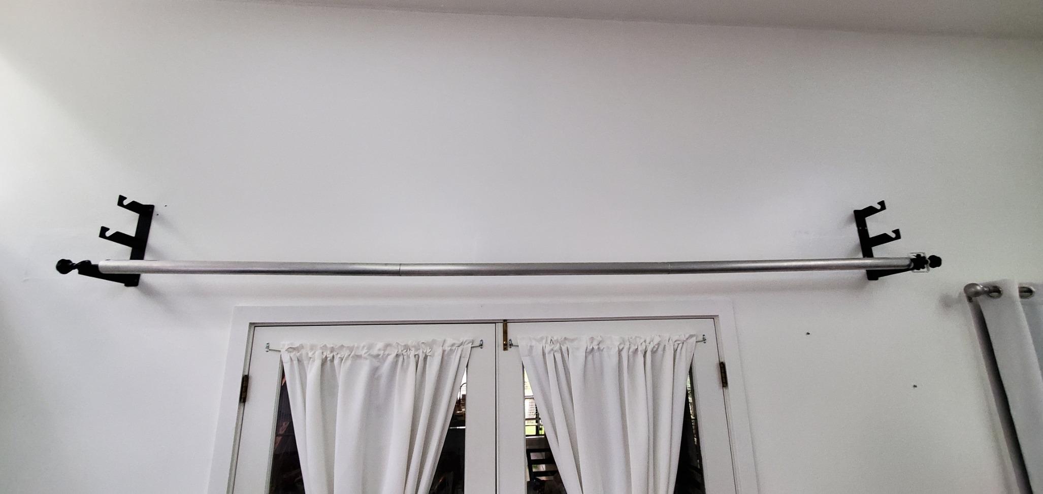 NEEWER Photography 4 Roller Wall Mounting Manual Background Support System with 2 x Four Fold Hook, 8 x Expand Bar, 4 x Chain, Load Capacity per Roller: 22lb/10kg customer photo 1