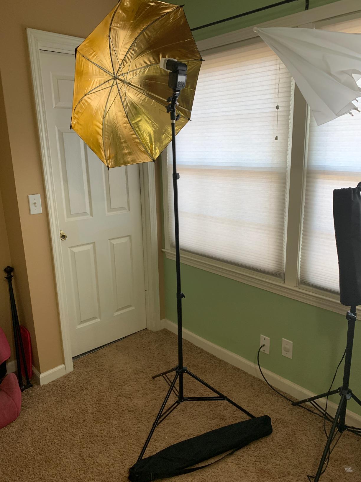 Neewer Flash Mount Three Umbrellas Kit 33