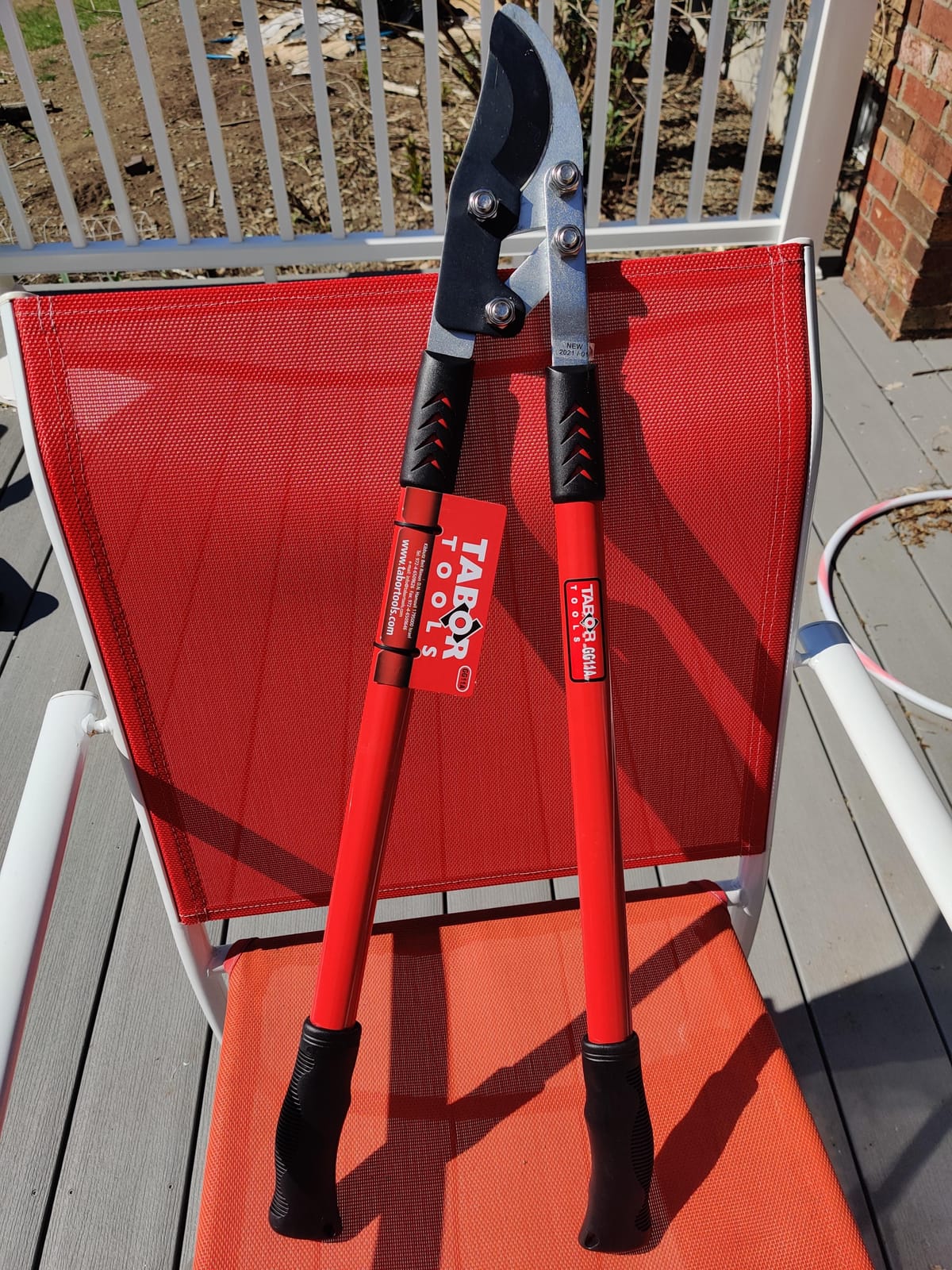 TABOR TOOLS GG11A Bypass Lopper with Compound Action, 30 Inch Tree Trimmer & Branch Cutter, Heavy Duty Tree Pruner with 1 3/4 Inch Cut Capacity, Delivers Clean Cuts with Ease customer photo 2