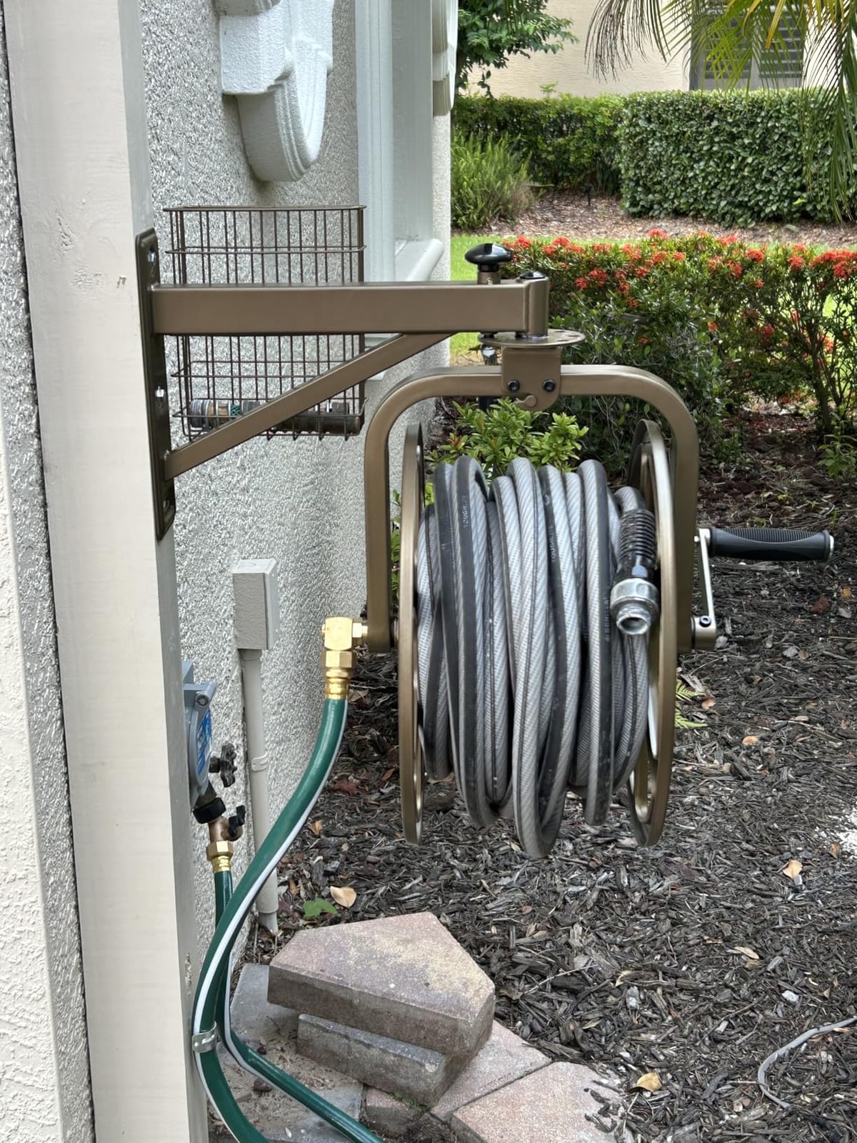 Liberty GARDEN 712 Single Arm Navigator Multi-Directional Garden Hose Reel, Holds 125-Feet of, 5/8-Inch, Bronze customer photo 2