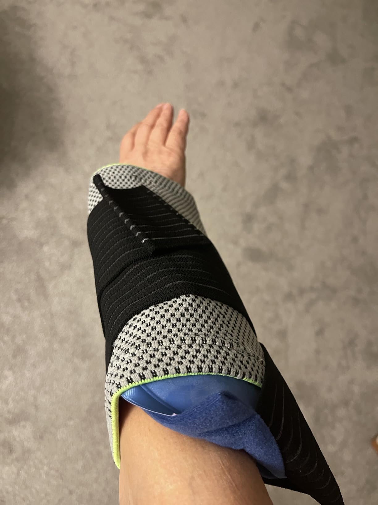 Ice Packs for Injuries Reusable (3-Piece Set) - Hot and Cold Ice Pack Therapy Gel Wrap Support - Supports Recovery, Joint and Muscle Pain - Knees, Back & More (3 Piece Set - Classic) customer photo 2