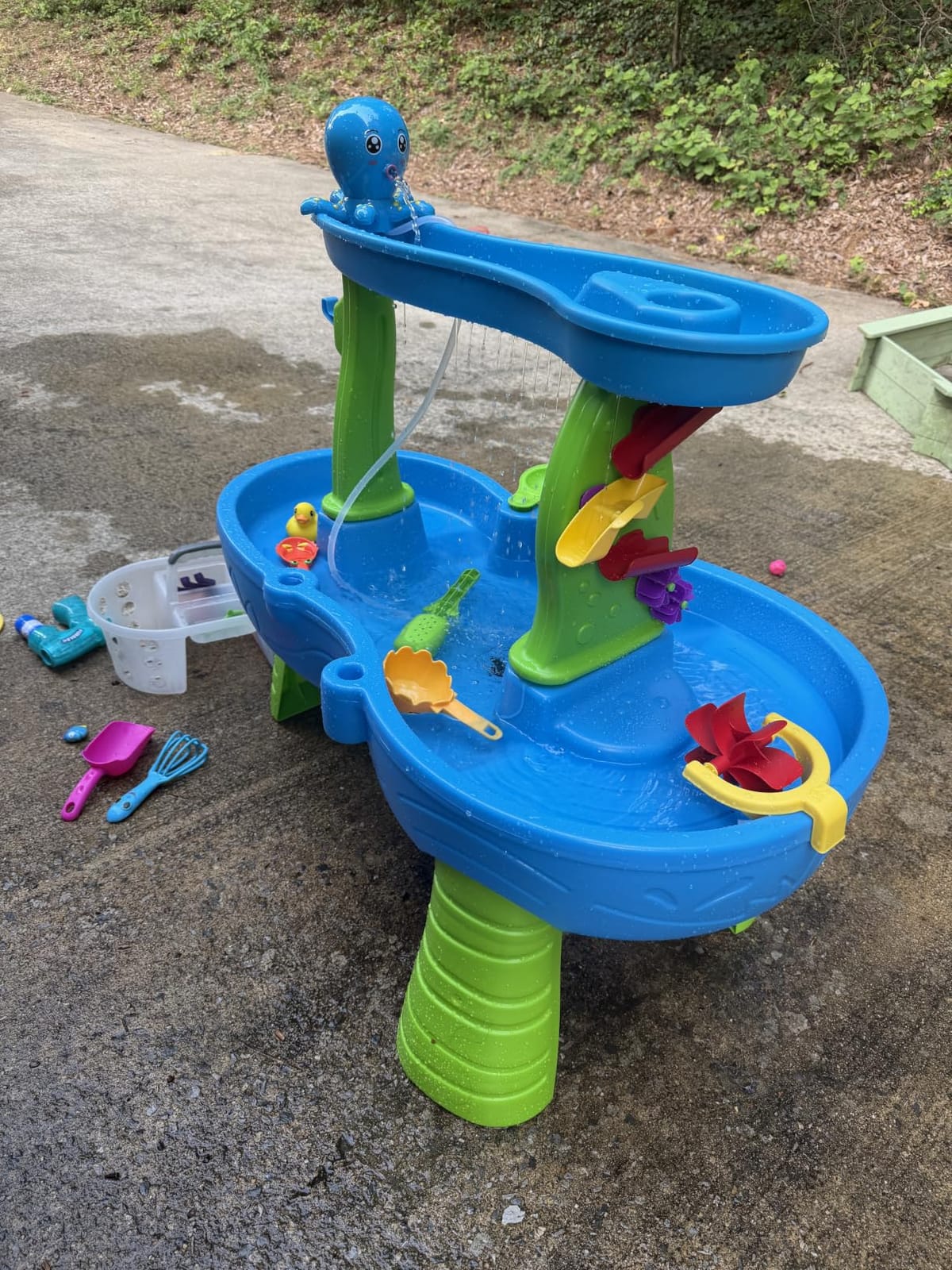 Step2 Rain Showers Splash Pond Toddler Water Table, Outdoor Kids Water Sensory Table, Ages 18+ Months, 13 Piece Water Toy Accessories, Blue & Green customer photo 2