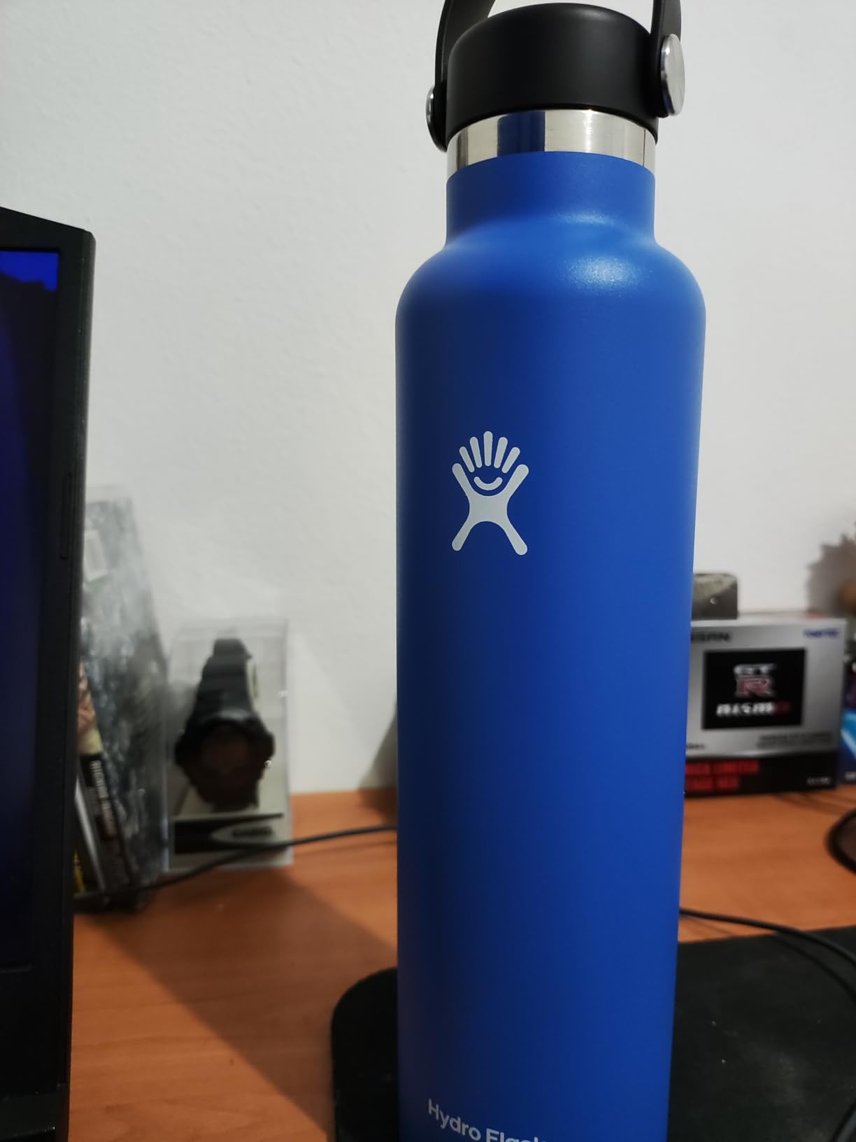 Hydro Flask Water Bottle - Insulated Stainless Steel - Non Spill, Leakproof in 24 Oz Black customer photo 2