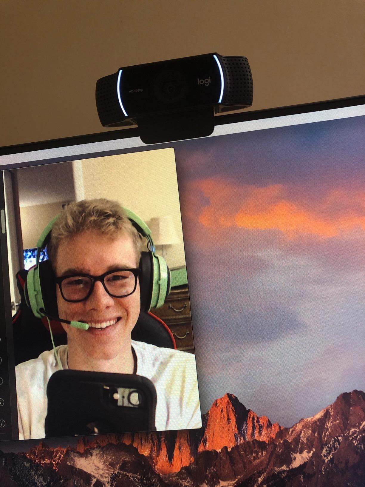 Logitech C922x HD Pro PC Webcam, Full HD 1080p/30fps or 720p/60fps Video, HD Light Correction customer photo 1