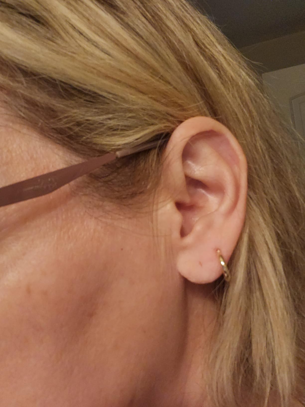 14k Yellow Gold Classic Shiny Polished Round Hoop Earrings, 2mm tube customer photo 1