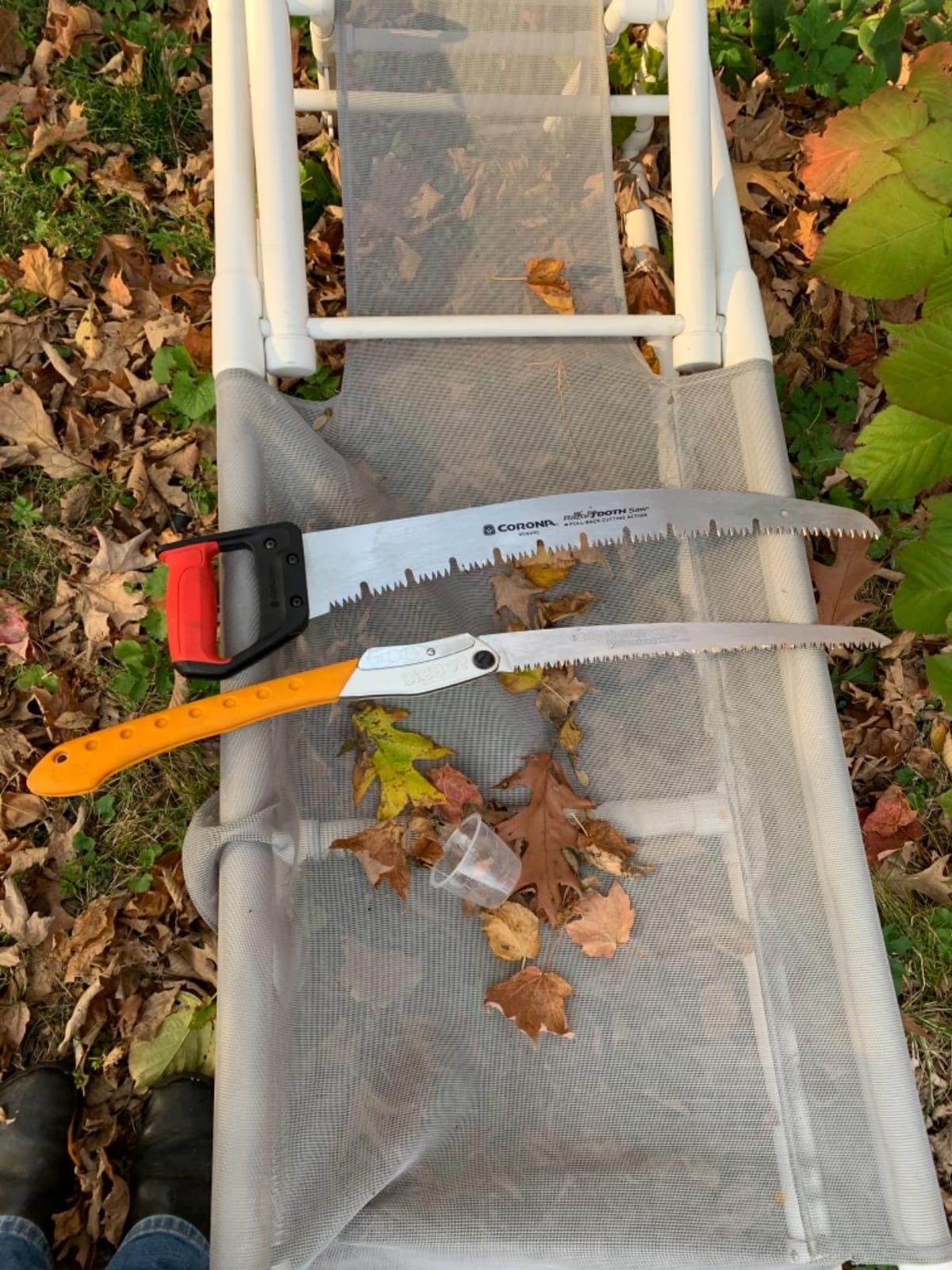 Corona Tools 18-Inch RazorTOOTH Pruning Saw | Heavy-Duty Hand Saw with Curved Blade | D-Handle Design for Gloved or 2-Handed Operation | Cuts Branches Up to 10