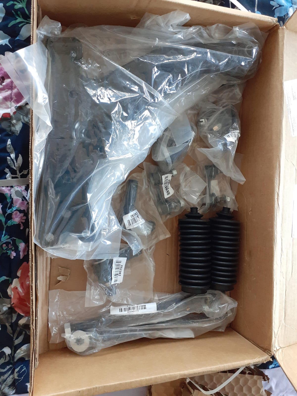 Detroit Axle - 12pc Front End Kit for 2001-2010 Chevy Silverado 2500HD | 3500HD GMC Sierra 2500 HD 3500 HD, H2, Upper Control Arms w/ball Joints Sway Bars Lower Ball Joints Tie Rods customer photo 1