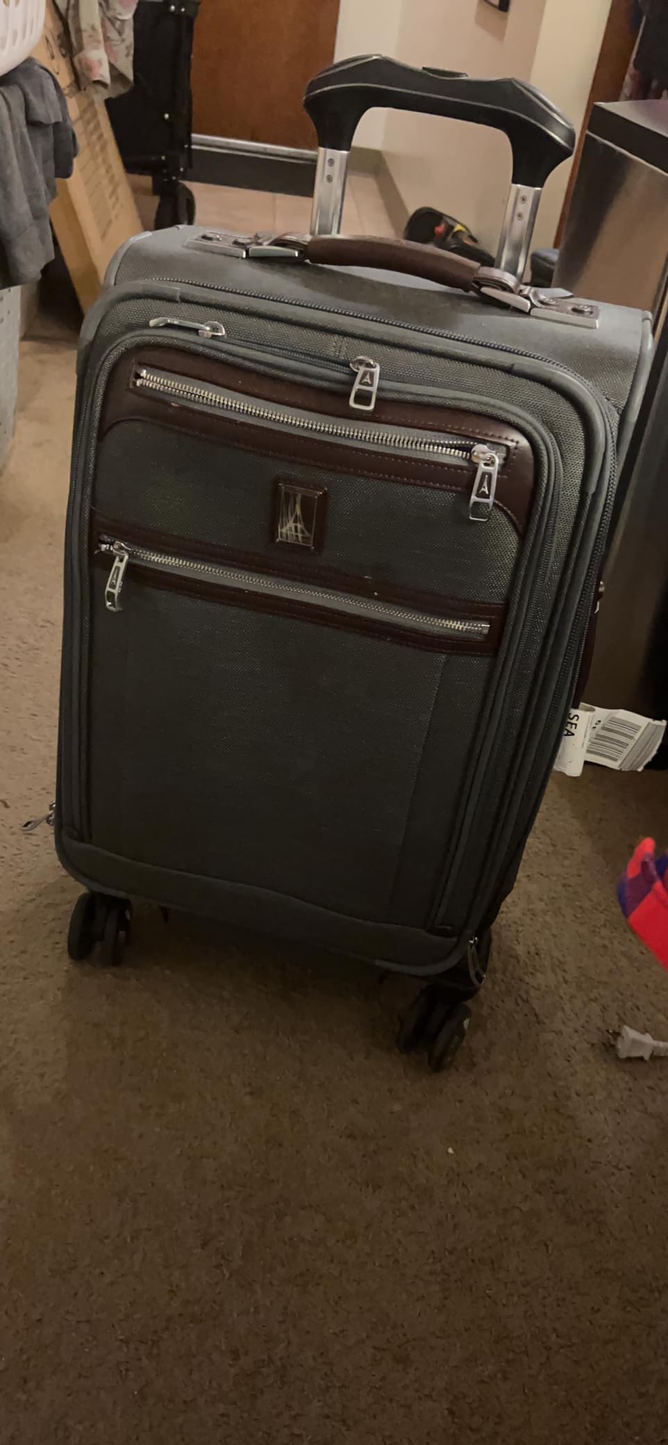 Travelpro Platinum Elite Carry-On Luggage Spinner, Black, 21-Inch customer photo 1