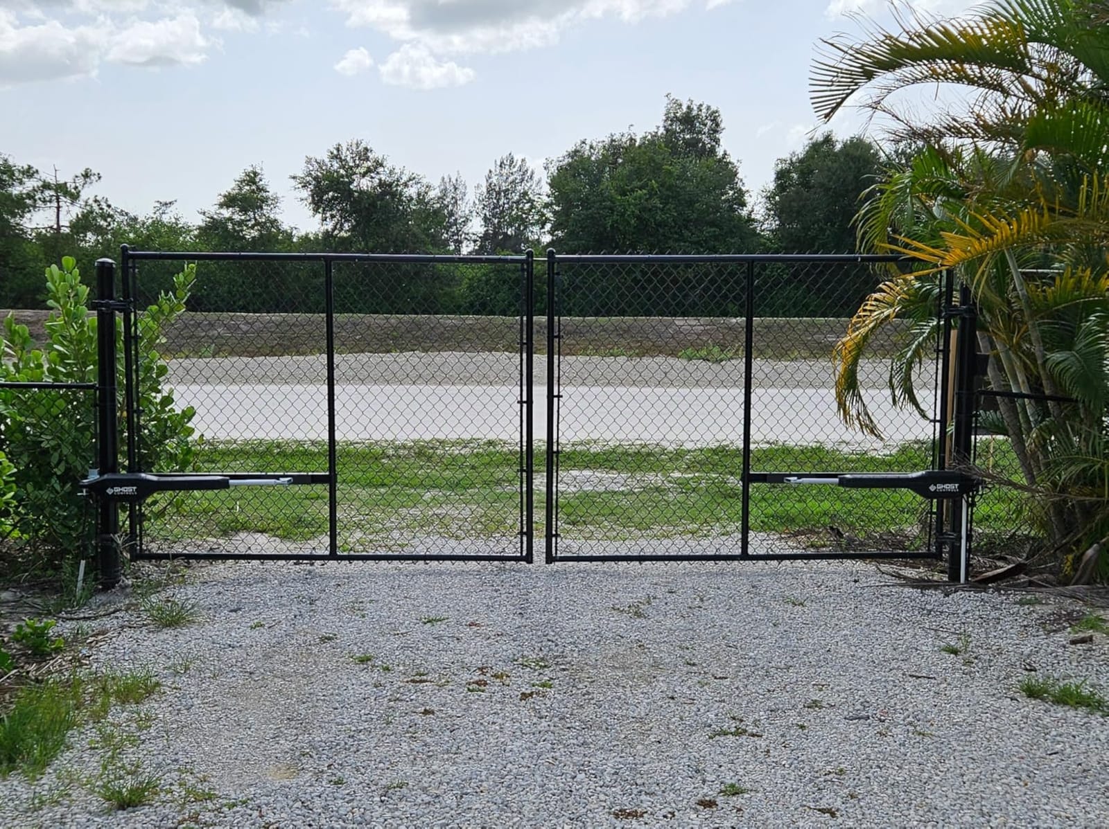 Ghost Controls TDS2XP Heavy-Duty Solar Dual Automatic Gate Opener Kit for Swing Gates Up to 20 Feet customer photo 2