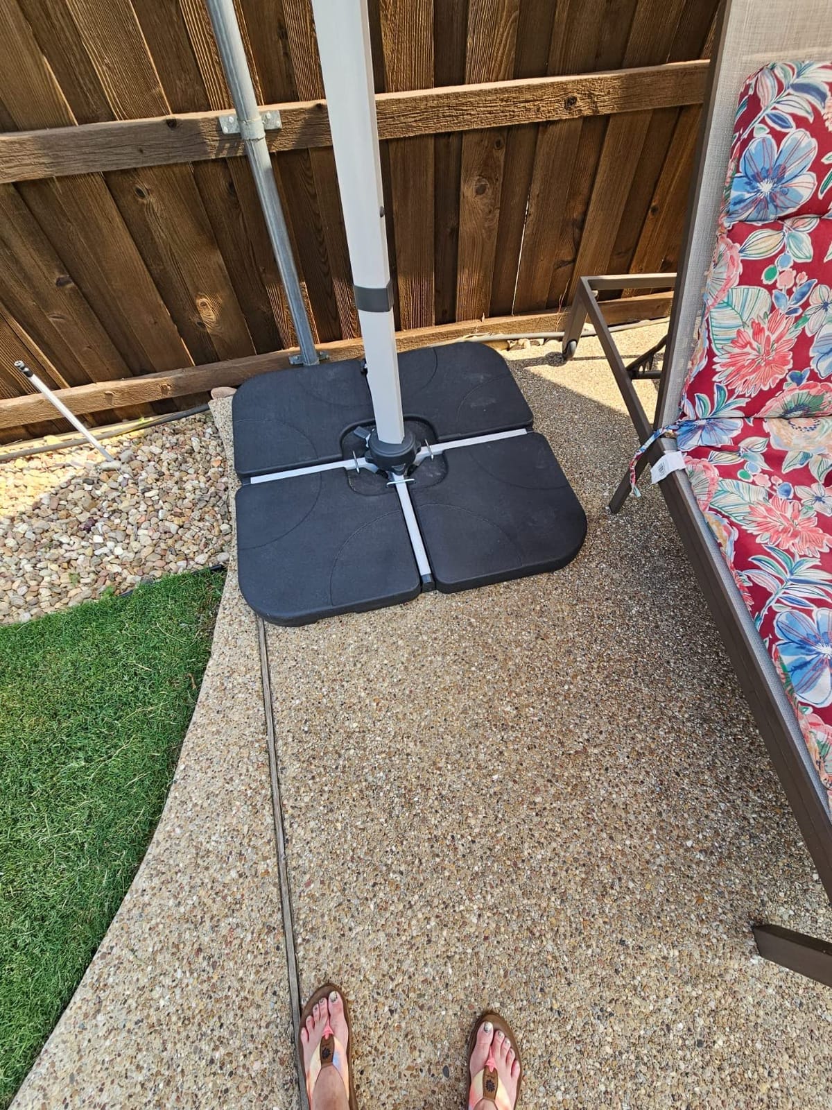 Best Choice Products 4-Piece 155lb Capacity Heavy-Duty Cantilever Offset Patio Umbrella Stand Square Base Plate Set w/ Easy-Fill Spouts for Water or Sand - Black customer photo 1