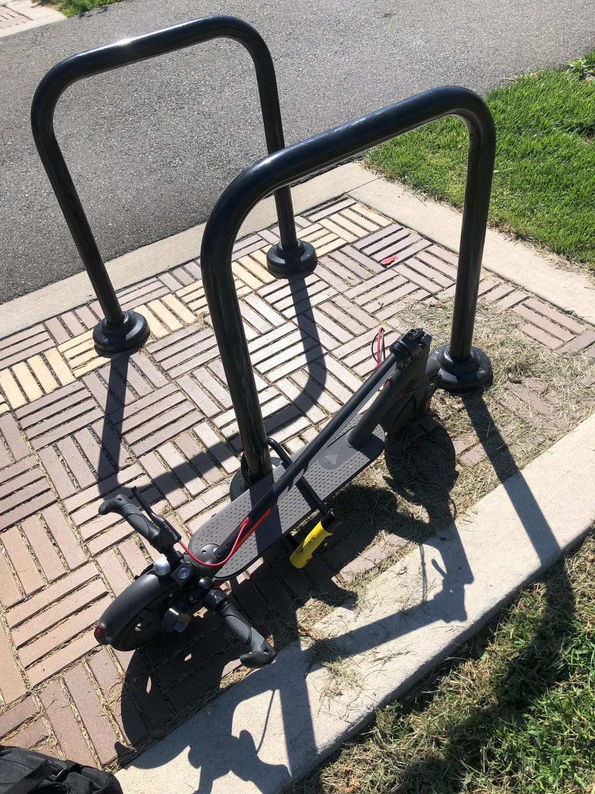 Kryptonite New York Long Shackle Bike U-Lock, Heavy Duty Anti-Theft Security Bicycle Lock Sold Secure Gold, 16mm Long Shackle with Keys, Ultimate Security Lock for Bicycles E-Bikes Scooters customer photo 2