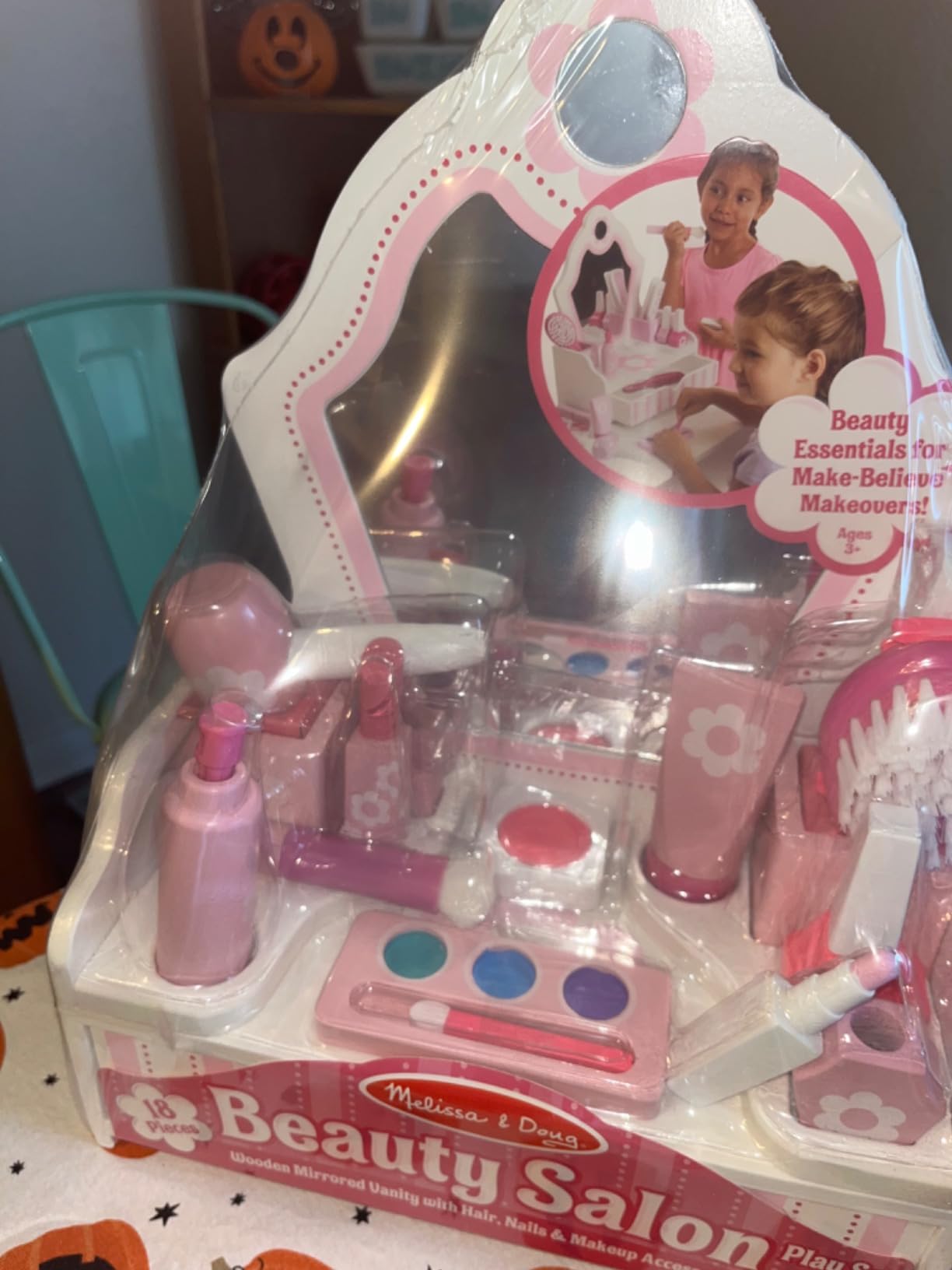 Melissa & Doug Wooden Beauty Salon Play Set, 18-Piece Vanity with Pretend Play Toys, Makeup, Mirror, Accessories & More customer photo 2