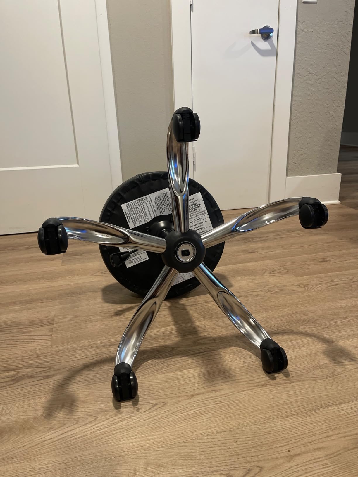 Amazon Basics Drafting Spa Bar Stool with Wheels, Height Adjustable Swivel Seat, Easy to Move, Black customer photo 1